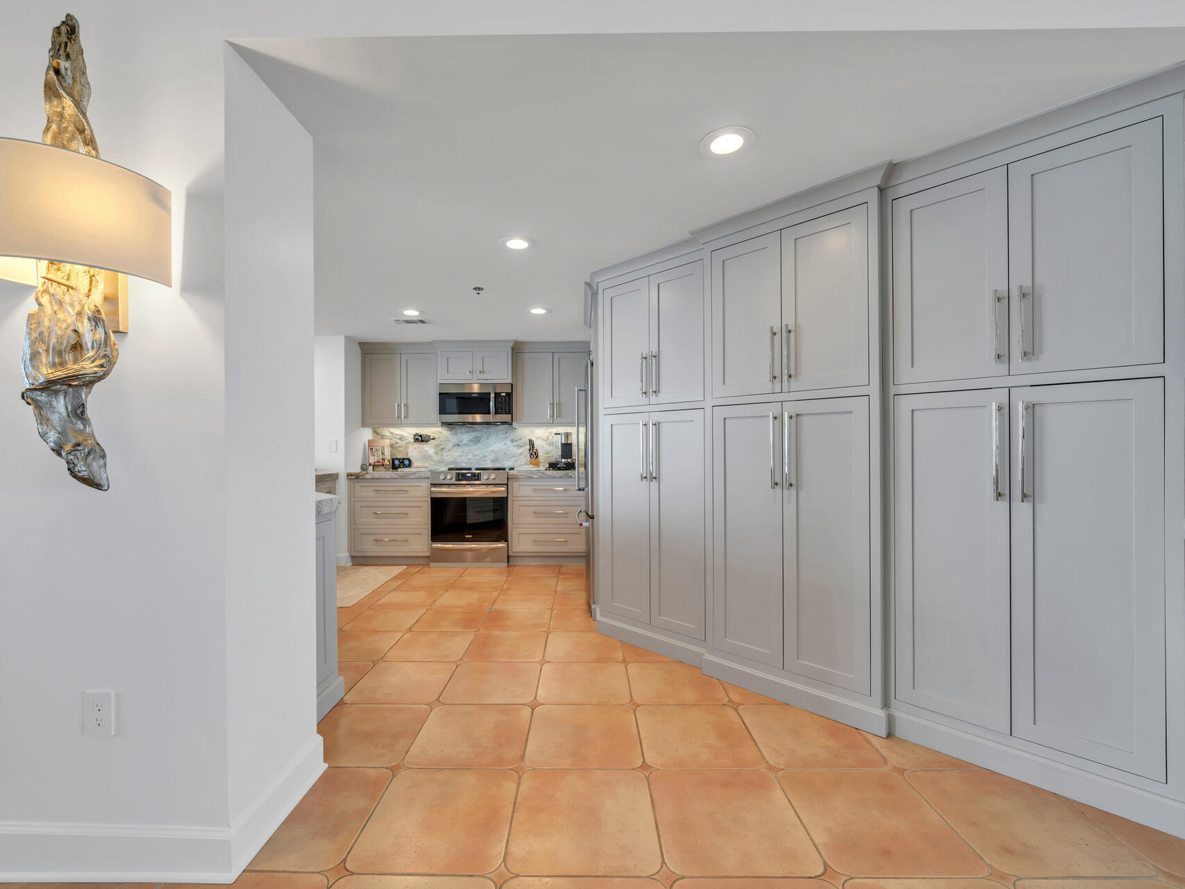 ULTIMATE CONDO THE - Residential