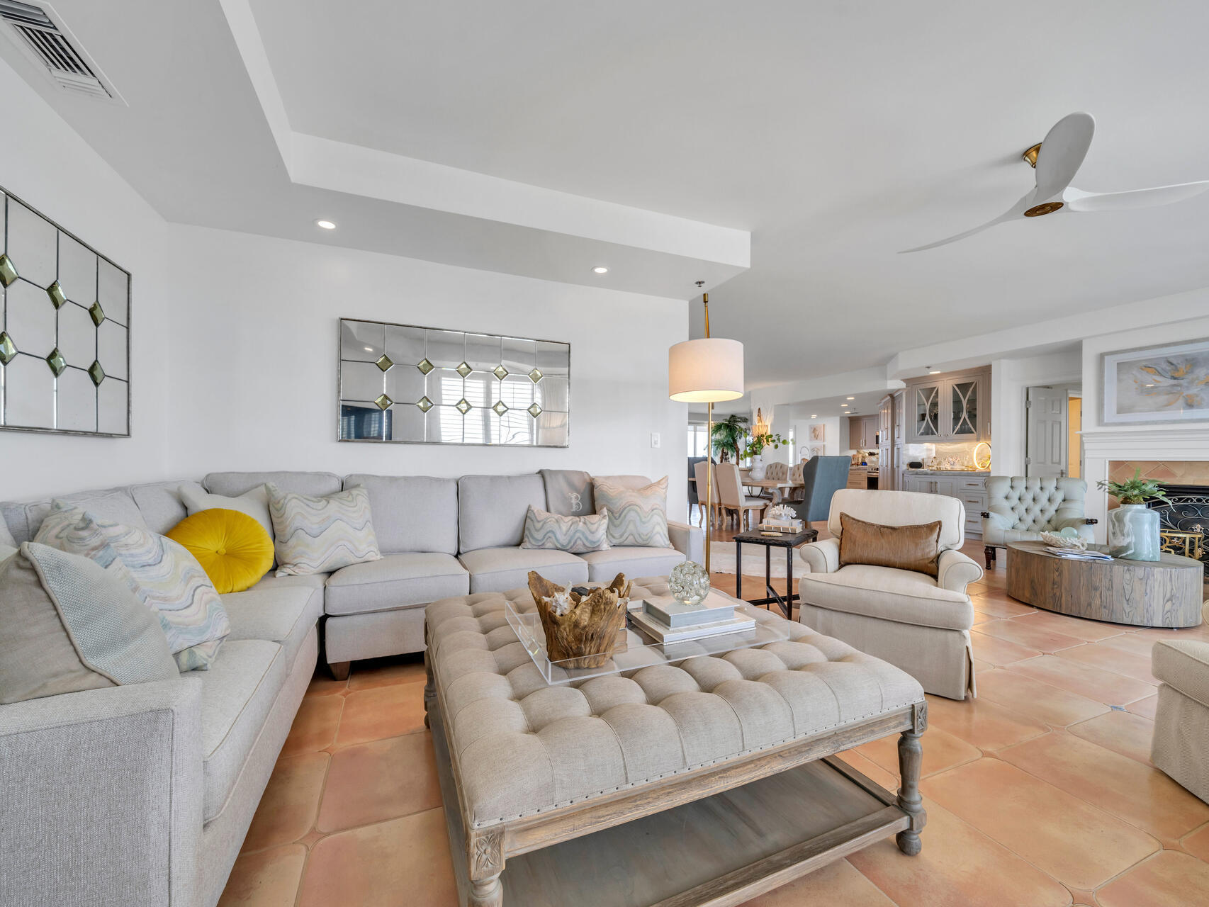 ULTIMATE CONDO THE - Residential