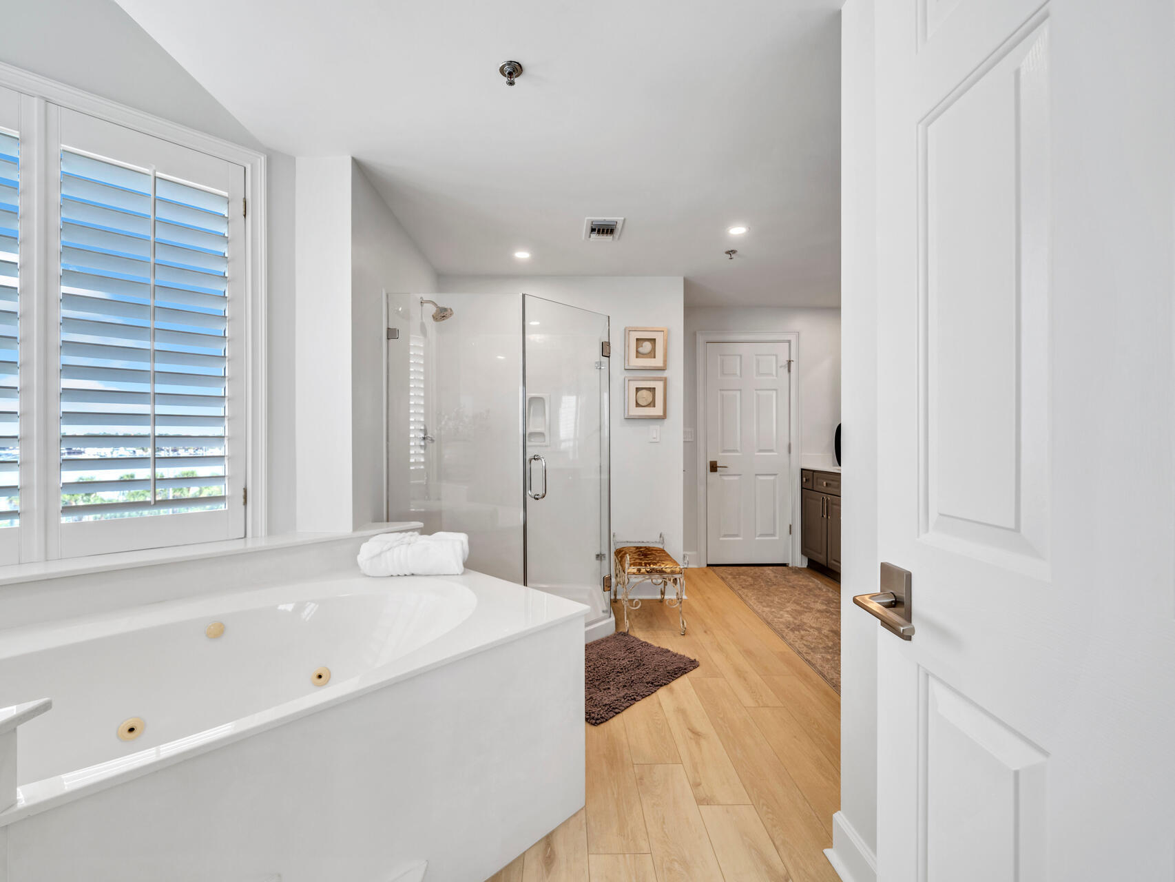 ULTIMATE CONDO THE - Residential