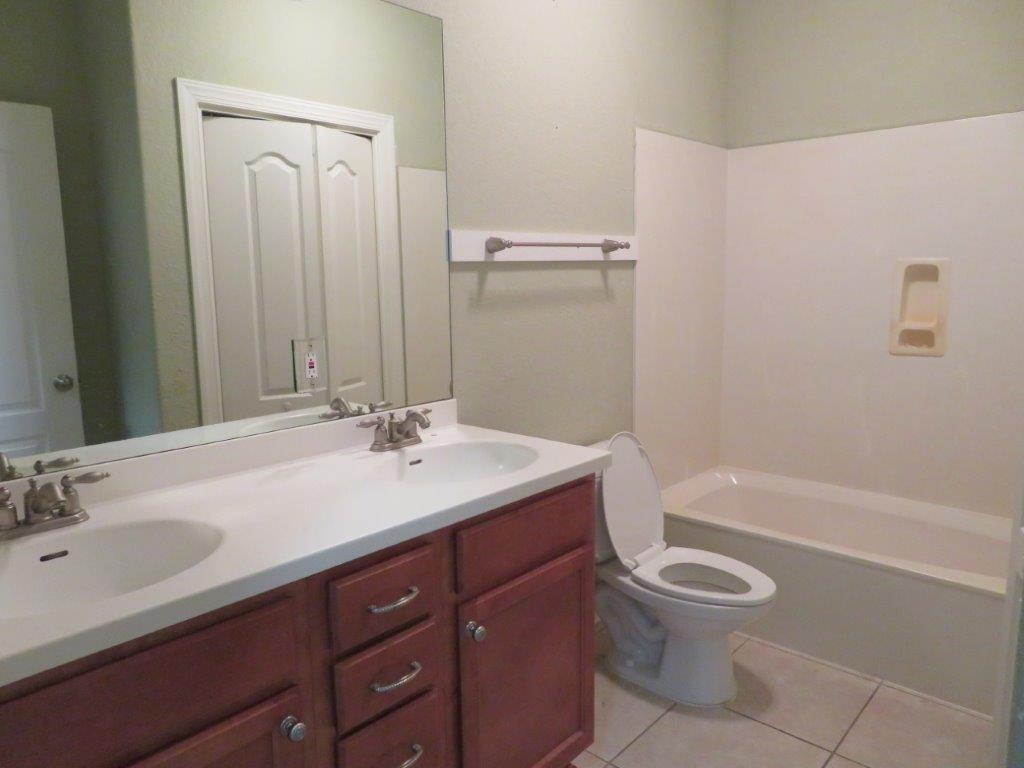 DIAMOND LAKES - Residential