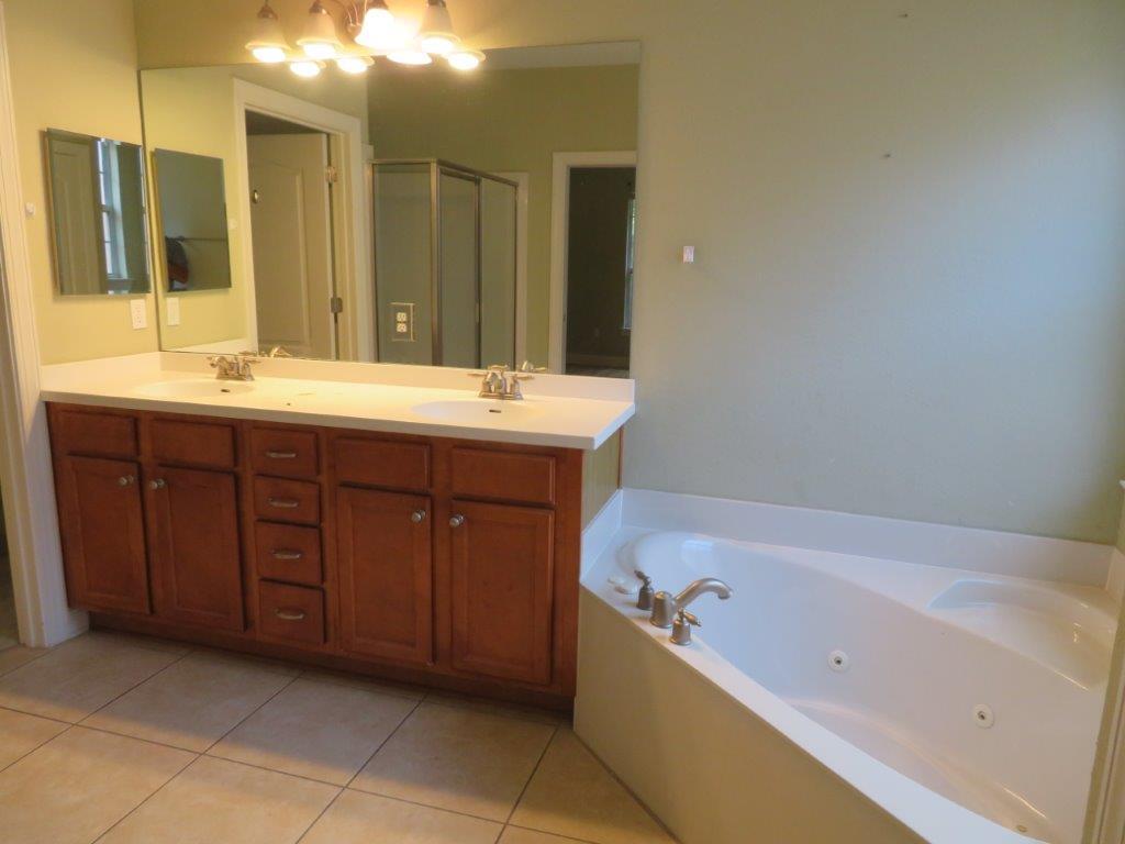 DIAMOND LAKES - Residential