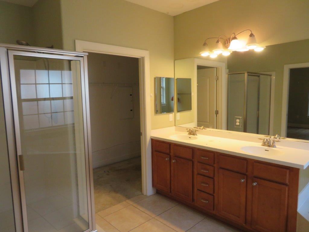 DIAMOND LAKES - Residential