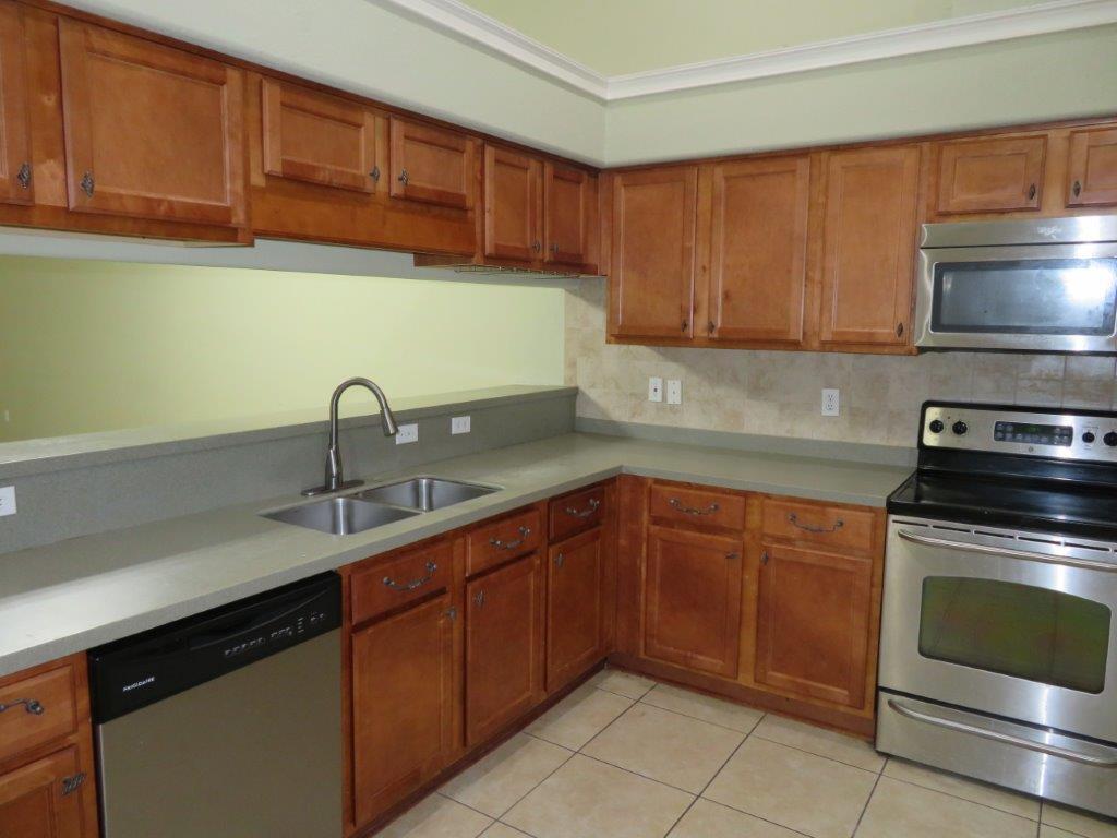 DIAMOND LAKES - Residential