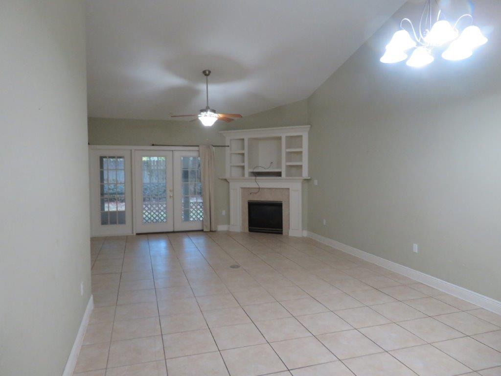 DIAMOND LAKES - Residential