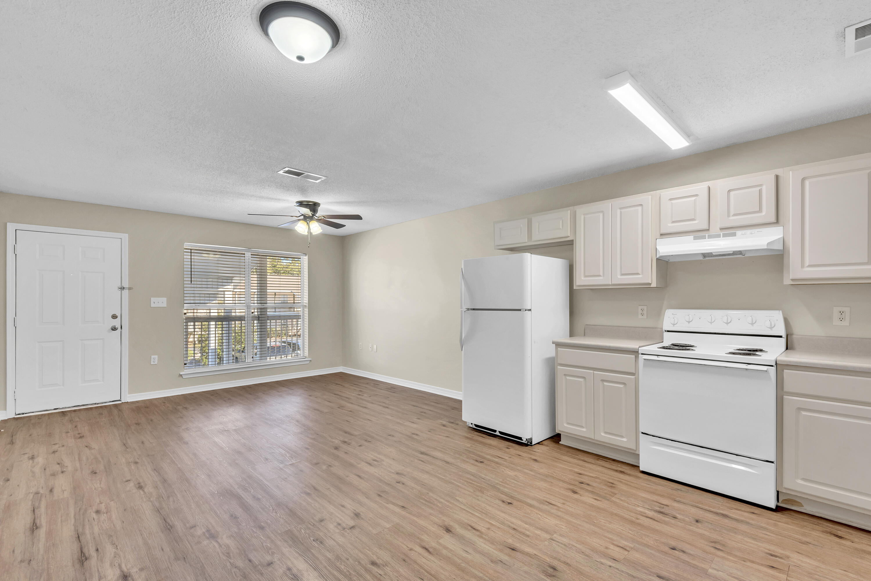 ROCKPORT APPARTMENTS - Residential Lease