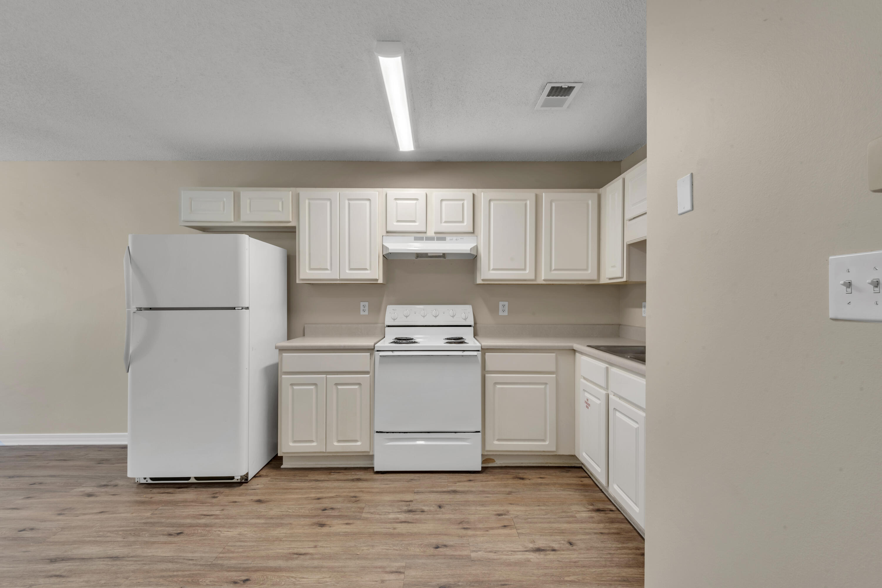 ROCKPORT APPARTMENTS - Residential Lease