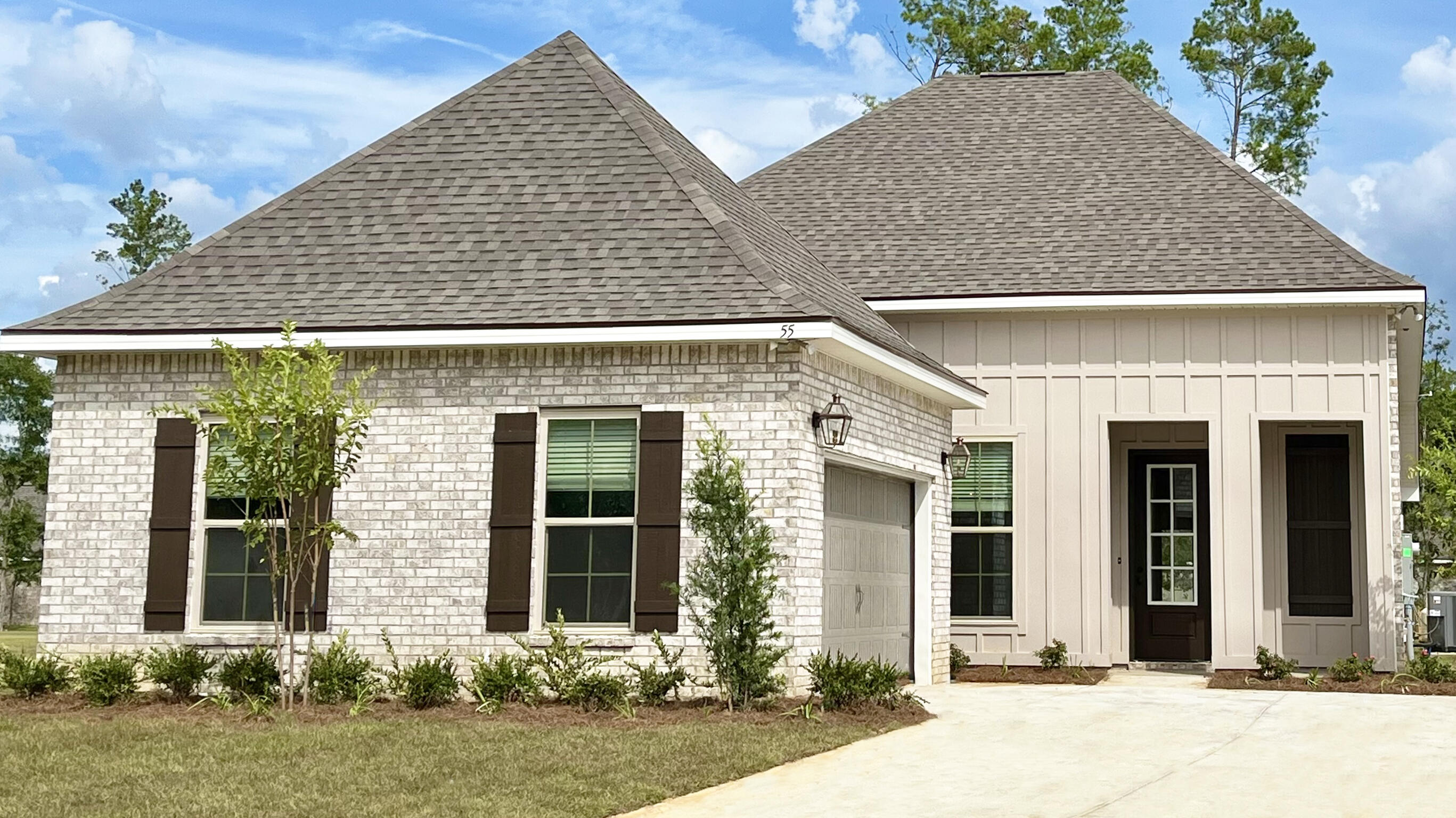 Awesome builder rate incentives and FREE window blinds OR front gutters plus a smart home package (restrictions apply)!The ROUSSEAU III G in Splendor at Hammock Bay community offers a 3 bedroom, 2 full bathroom, open design with a separate dining room and office. Upgrades added (list attached). Features: double vanity, garden tub, separate custom tiled shower, and walk-in closet in master bath, tray ceiling in master bed, kitchen island, walk-in pantry, boot bench and drop zone in mudroom, covered rear patio, crown molding, recessed lighting, smart connect Wi-Fi thermostat, smoke and carbon monoxide detectors, landscaping package, architectural 30-year shingles, flood lights, and more!Energy Efficient Features: water heater, kitchen appliance package, and more!