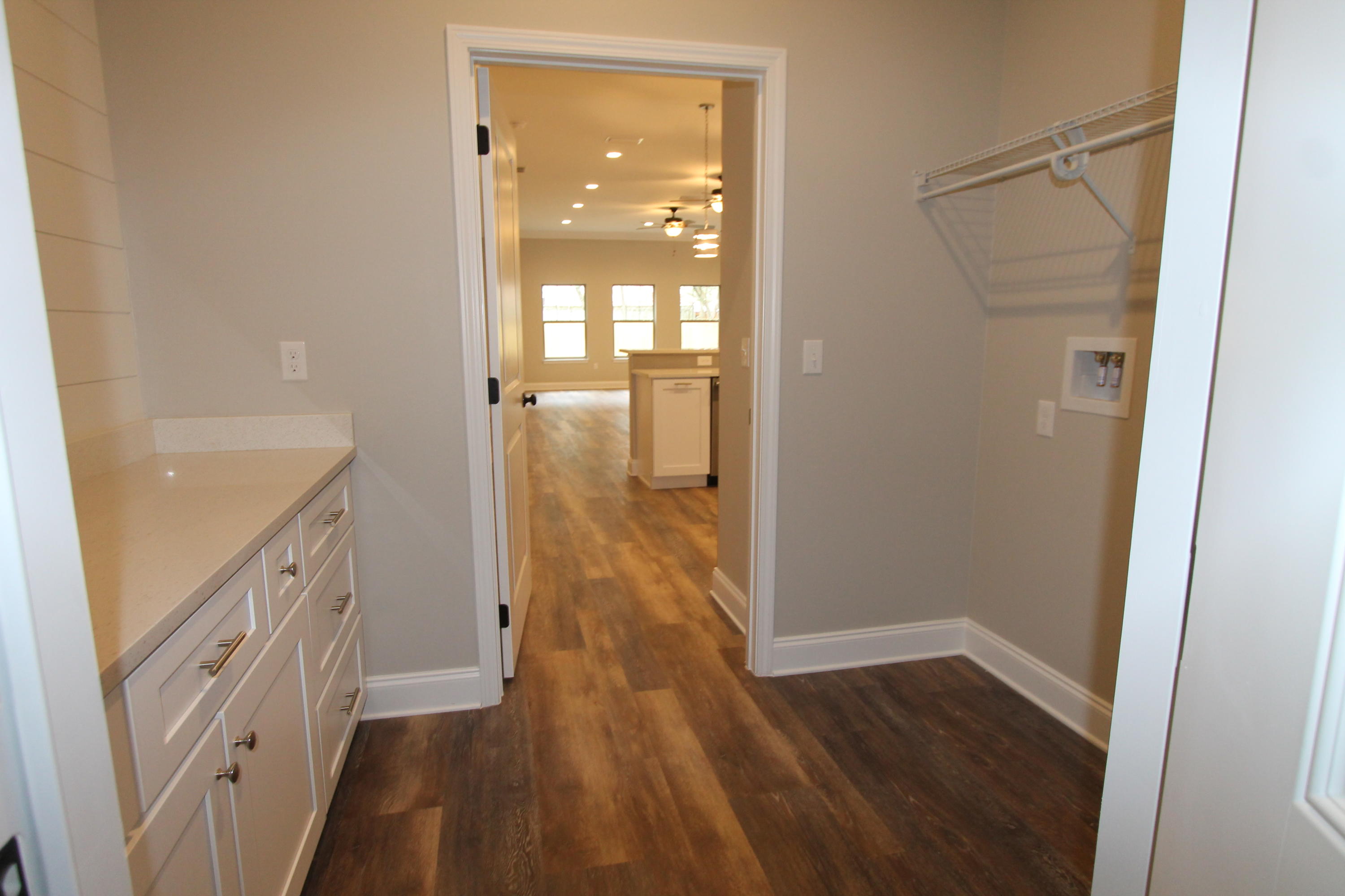 ELLIOTTS POINT - Residential