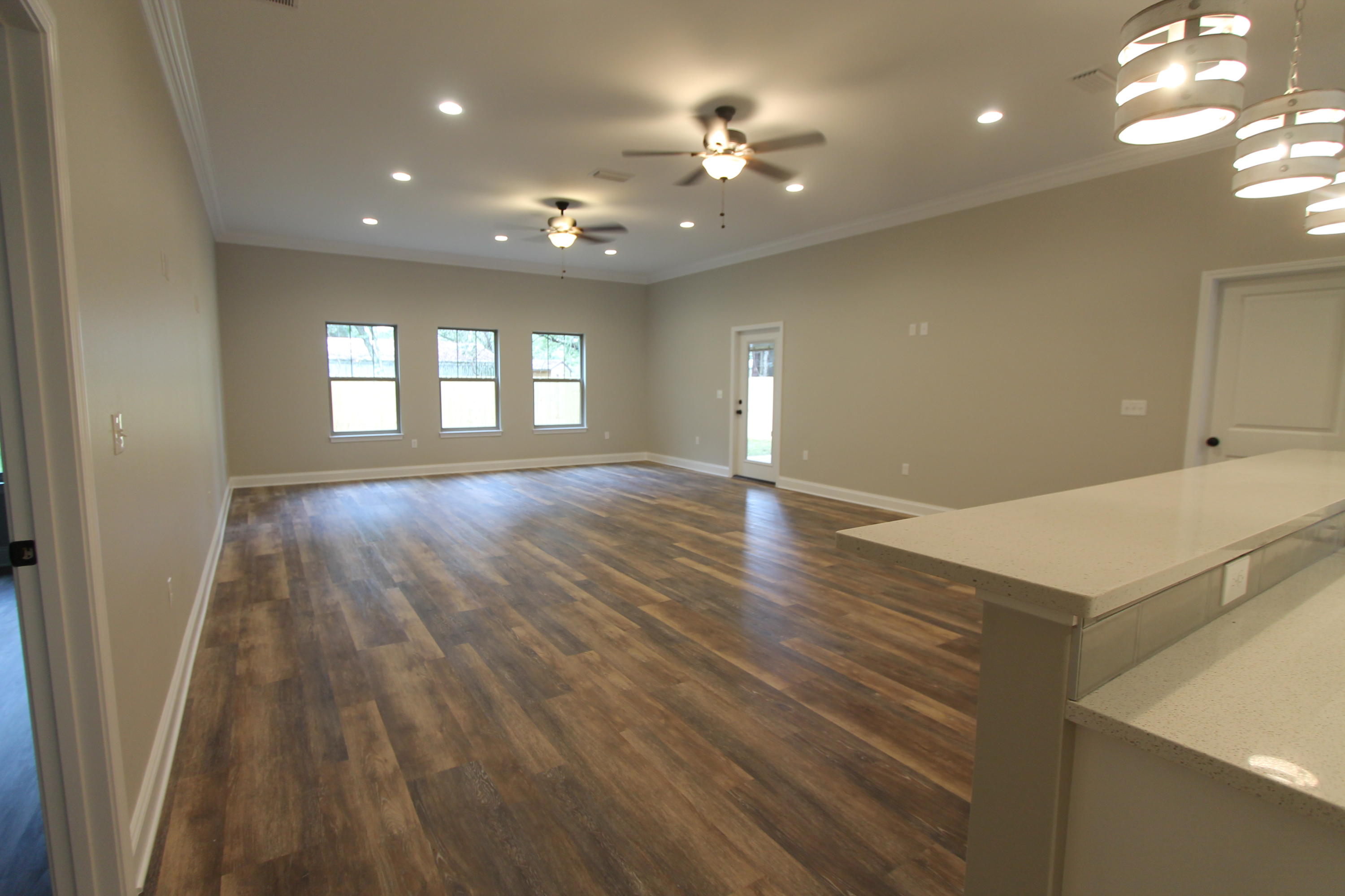 ELLIOTTS POINT - Residential