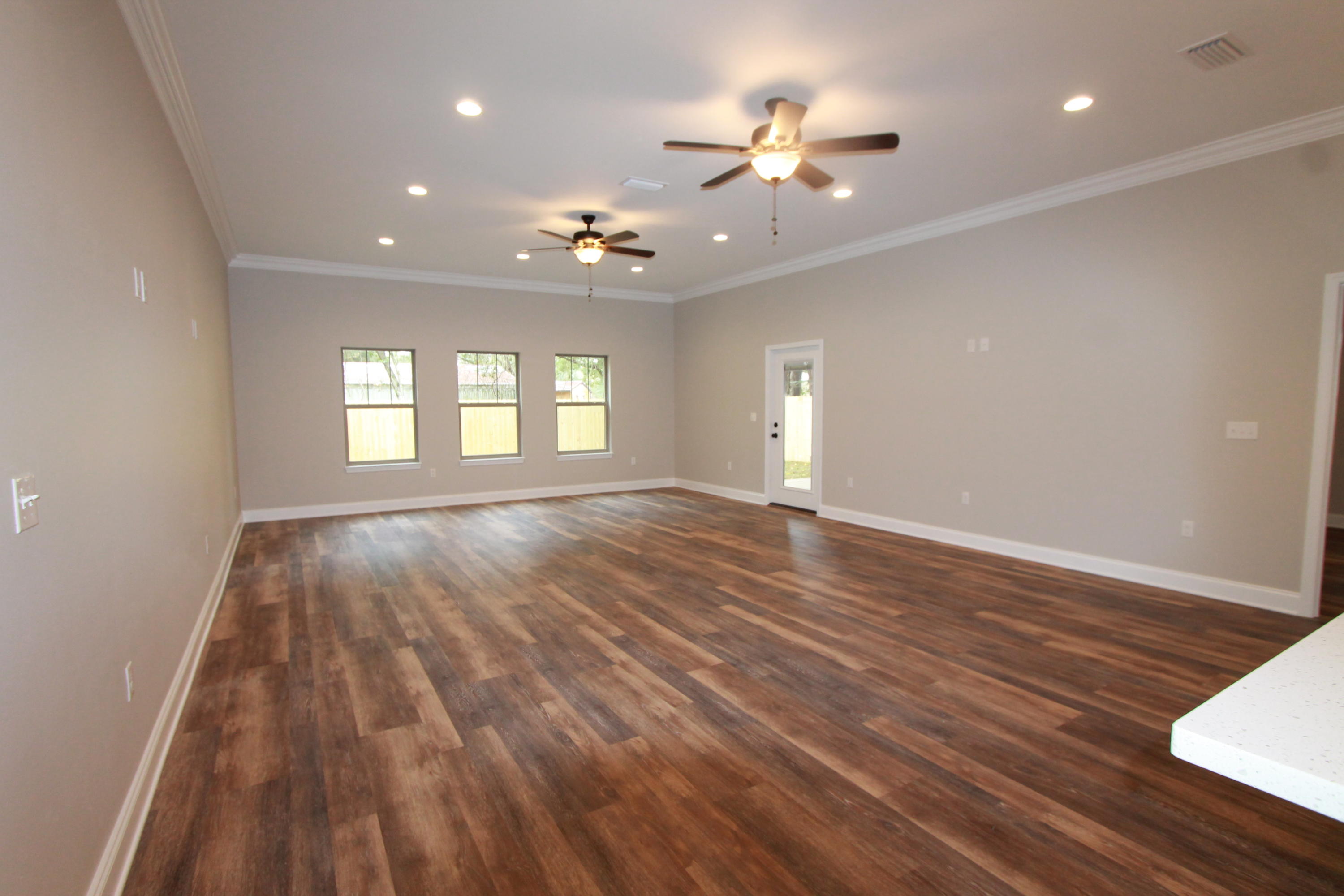 ELLIOTTS POINT - Residential