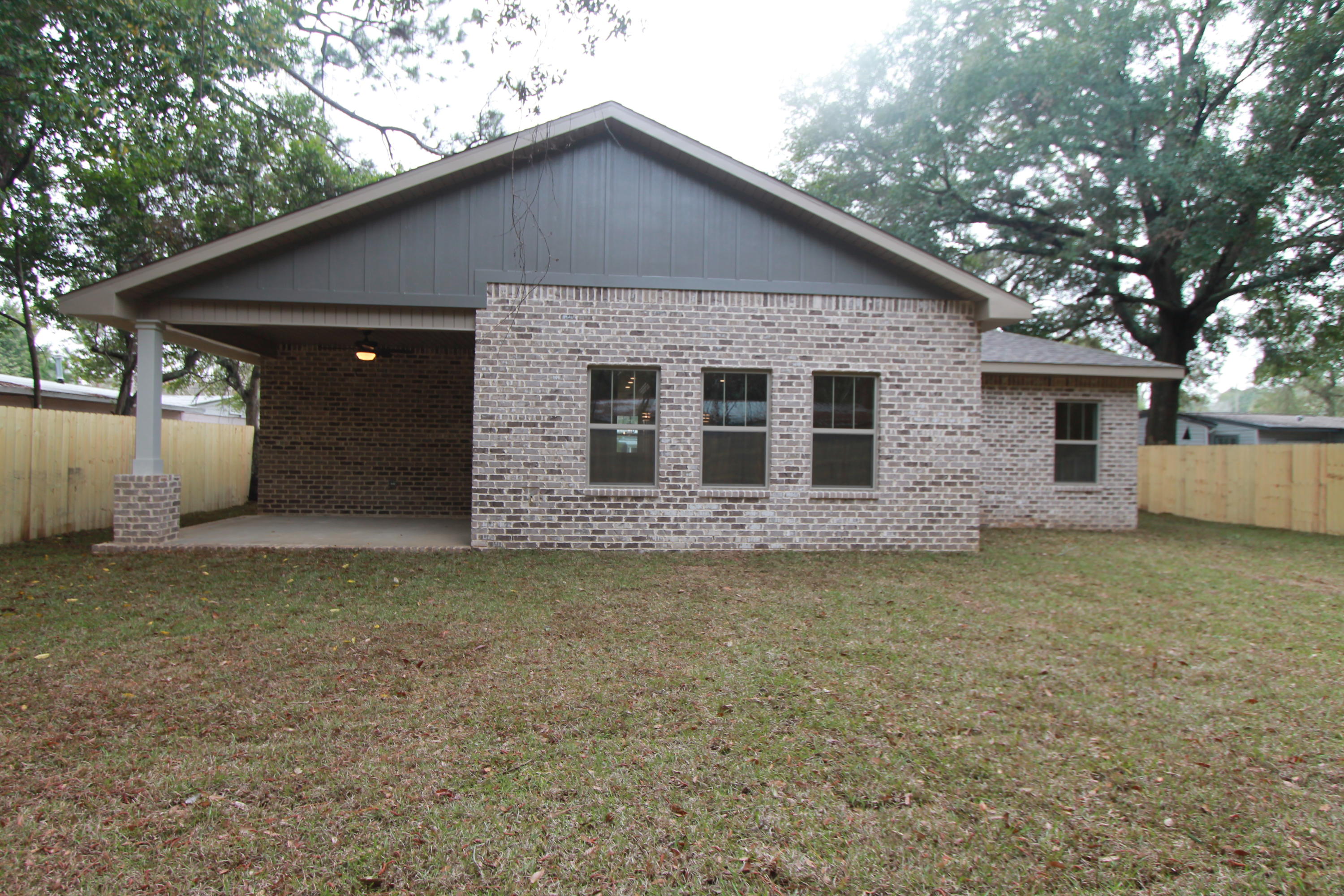 ELLIOTTS POINT - Residential