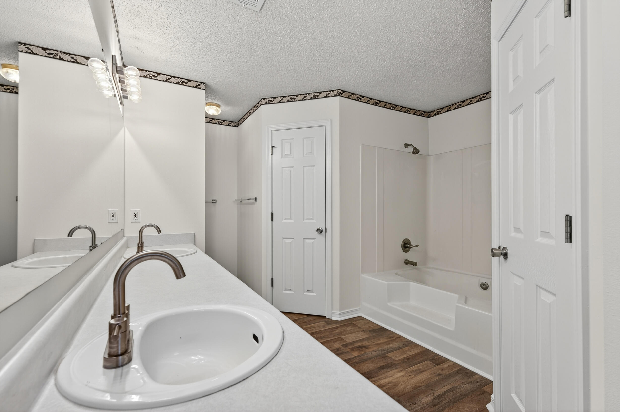 COUNTRYVIEW ESTATES 7TH ADDN - Residential