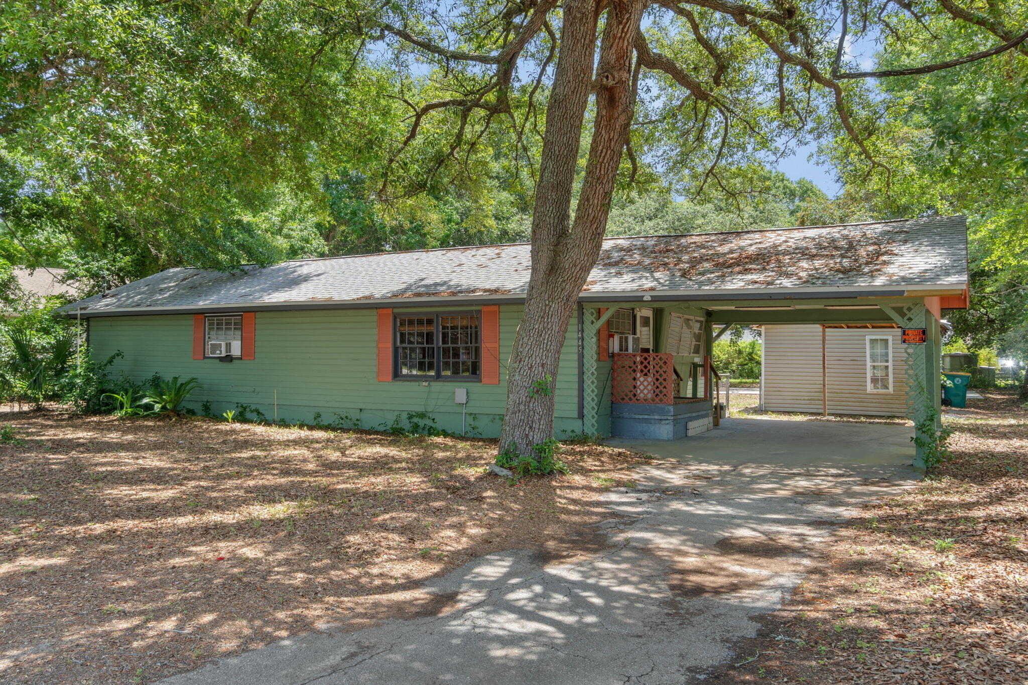 If you have been holding out for a large lot...look at this guy! .39 AC property located in Seminole (Bluewater, Niceville) with easy access to HWY 20. Lot has an old mobile home and secondary structure that would need to be removed -- this size lot is hard to find. Currently zoned R-1 in unincorp Okaloosa County.