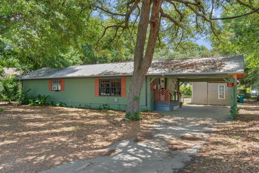 If you have been holding out for a large lot...look at this guy! .39 AC property located in Seminole (Bluewater, Niceville) with easy access to HWY 20. Lot has an old mobile home and secondary structure that would need to be removed -- this size lot is hard to find. Currently zoned R-1 in unincorp Okaloosa County.