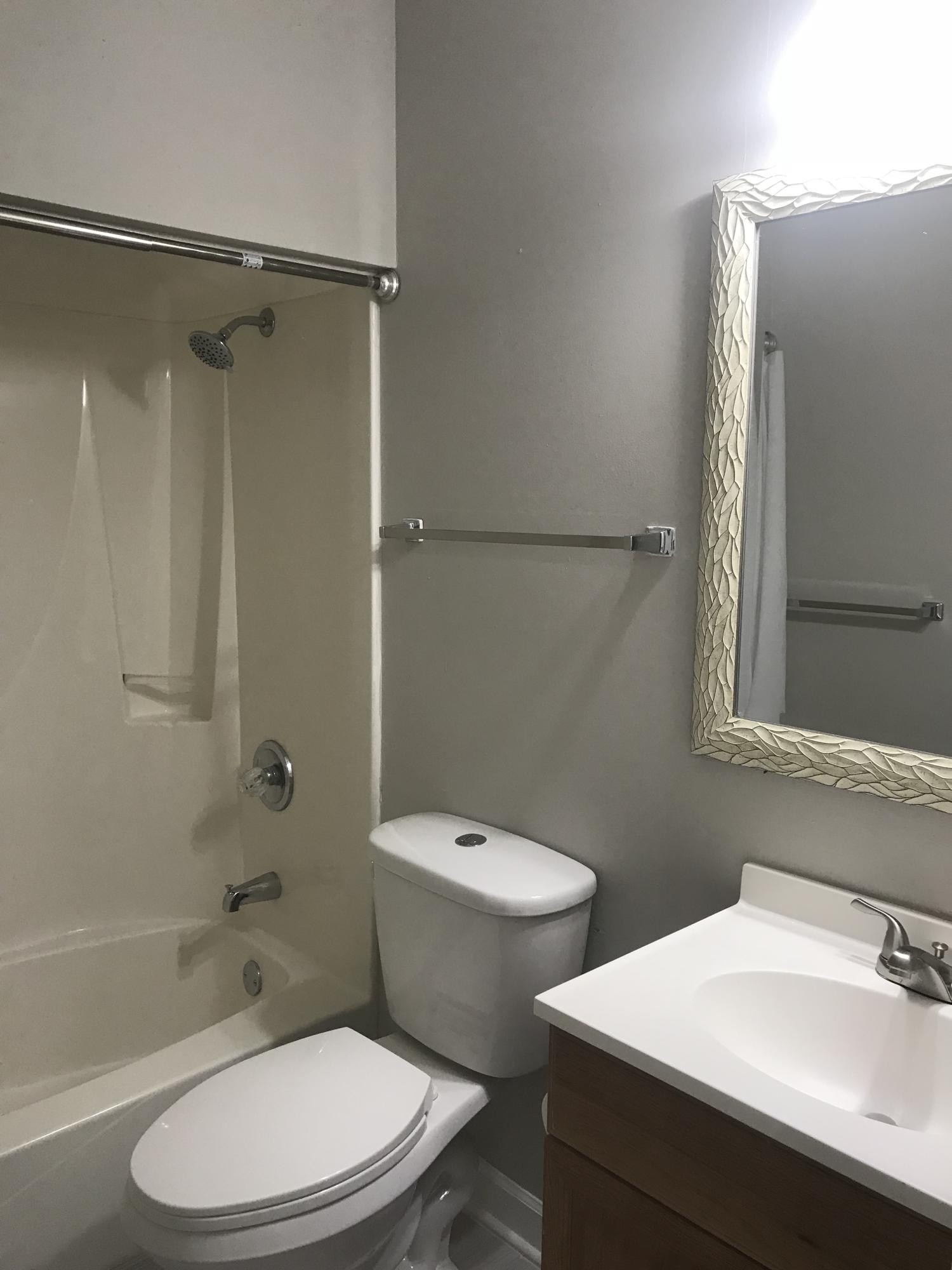 LAKESIDE CONDO AT BLUEWATER BAY - Residential Lease