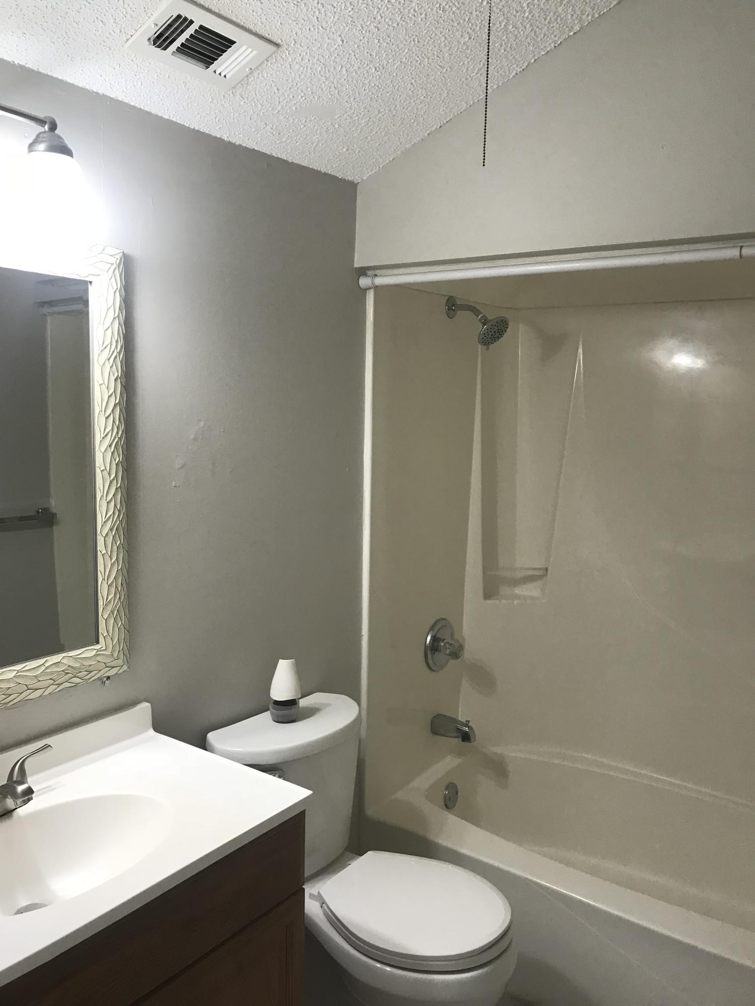 LAKESIDE CONDO AT BLUEWATER BAY - Residential Lease