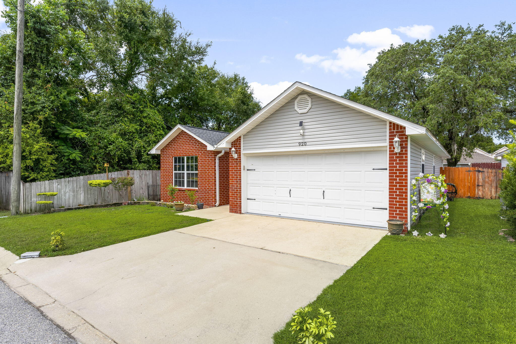 LAUDERHILL - Residential