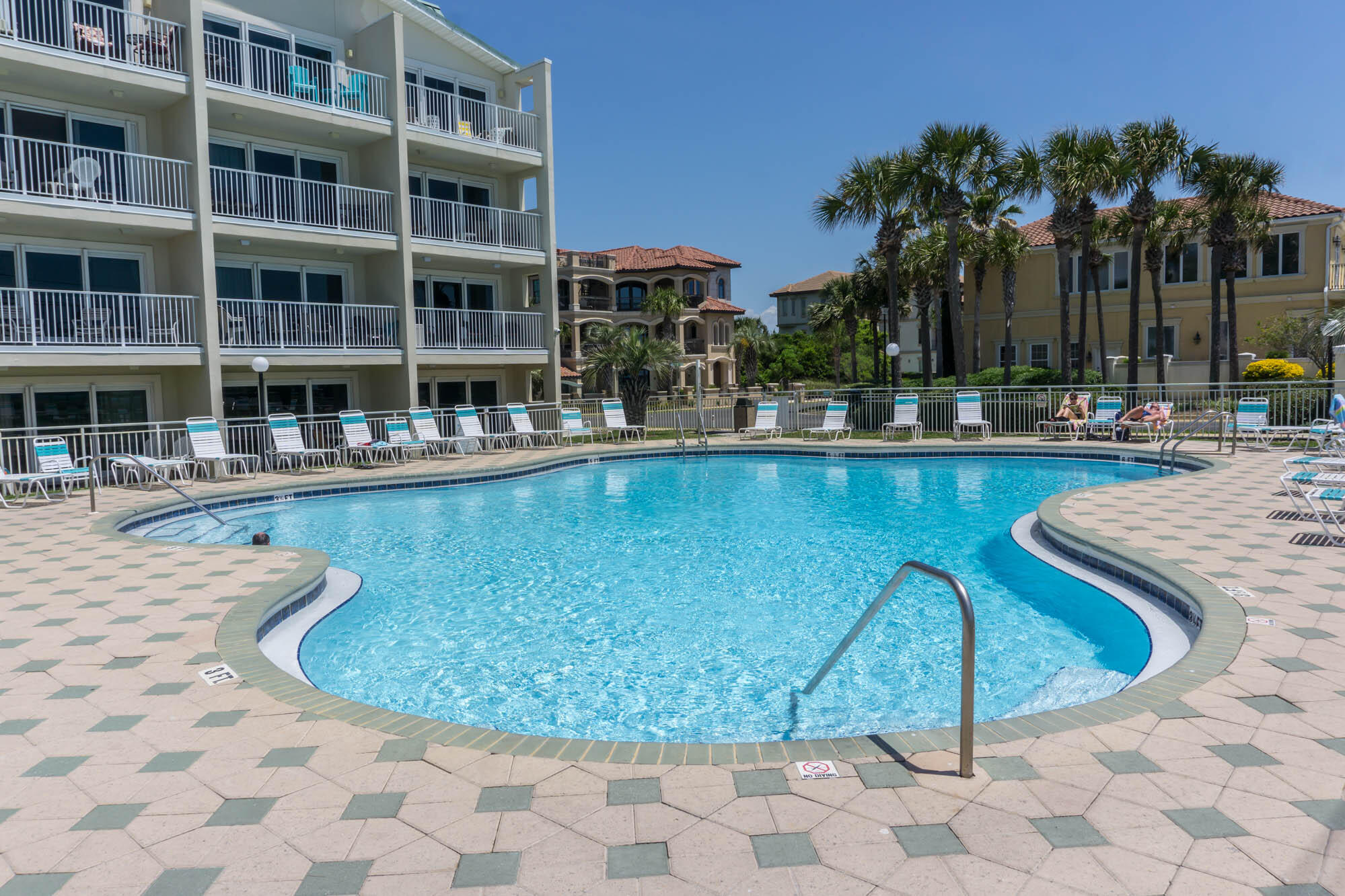 MARAVILLA CONDO 1 - Residential