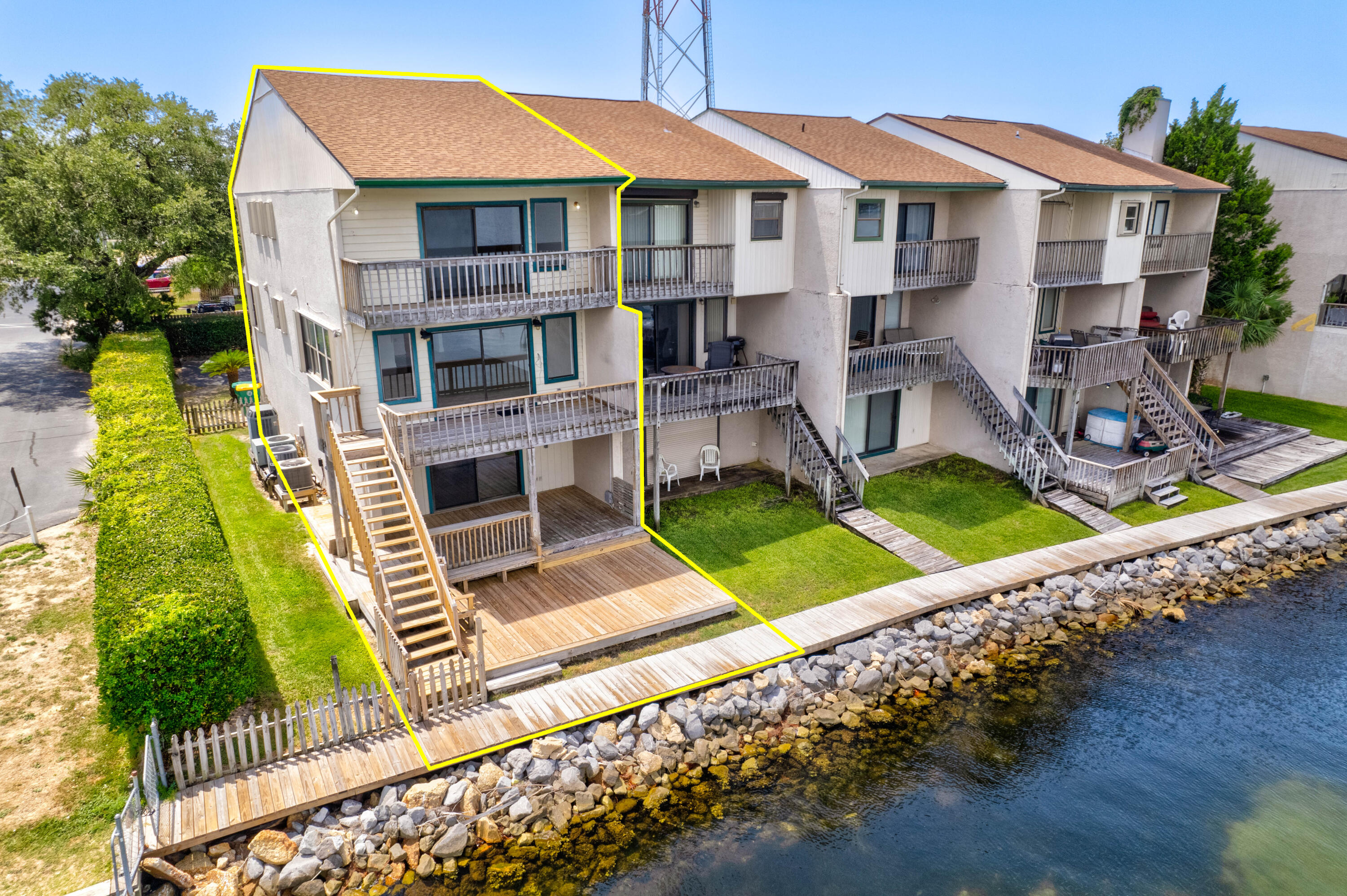 BAYOU PINES T/H - Residential