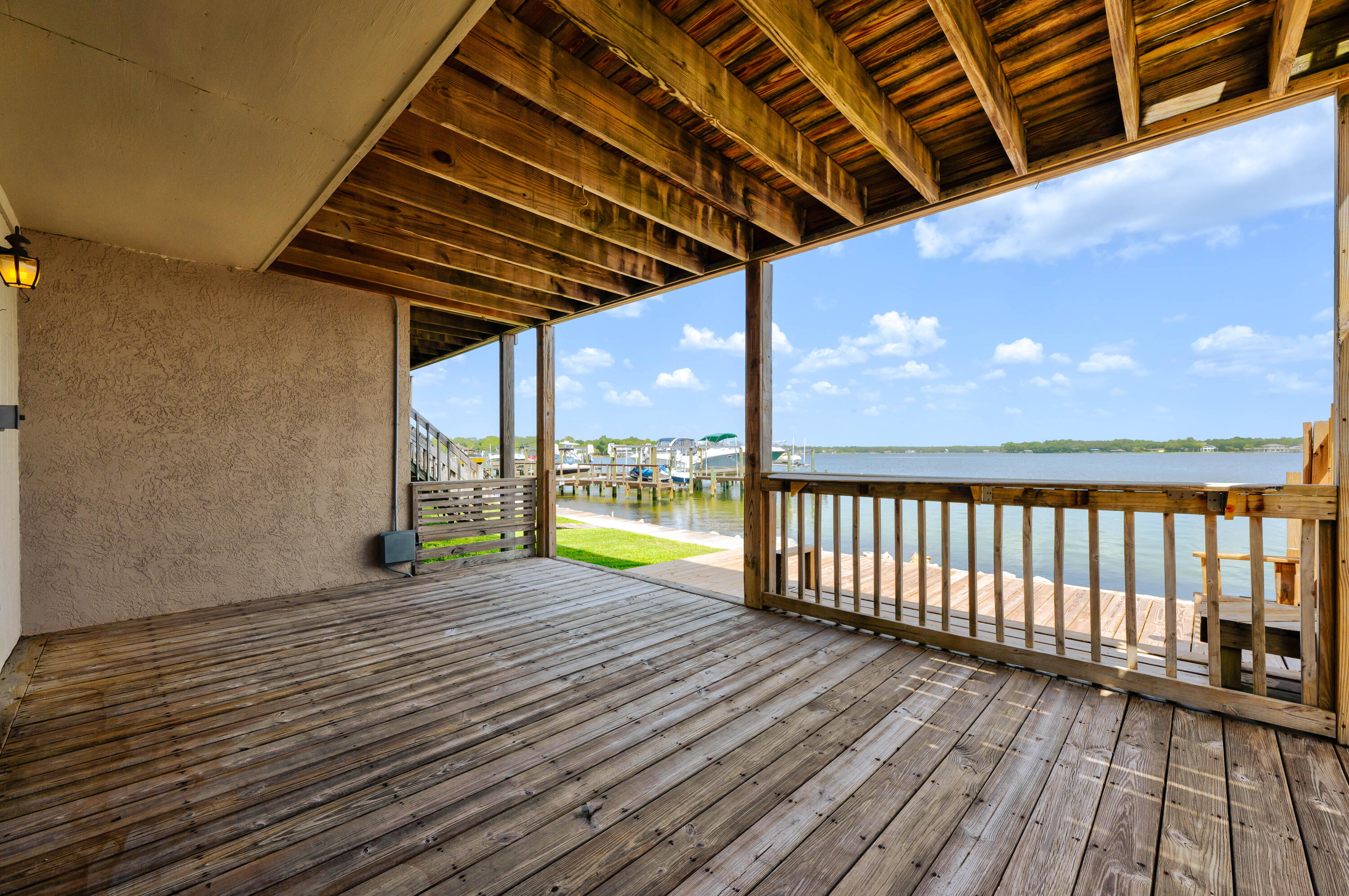 BAYOU PINES T/H - Residential