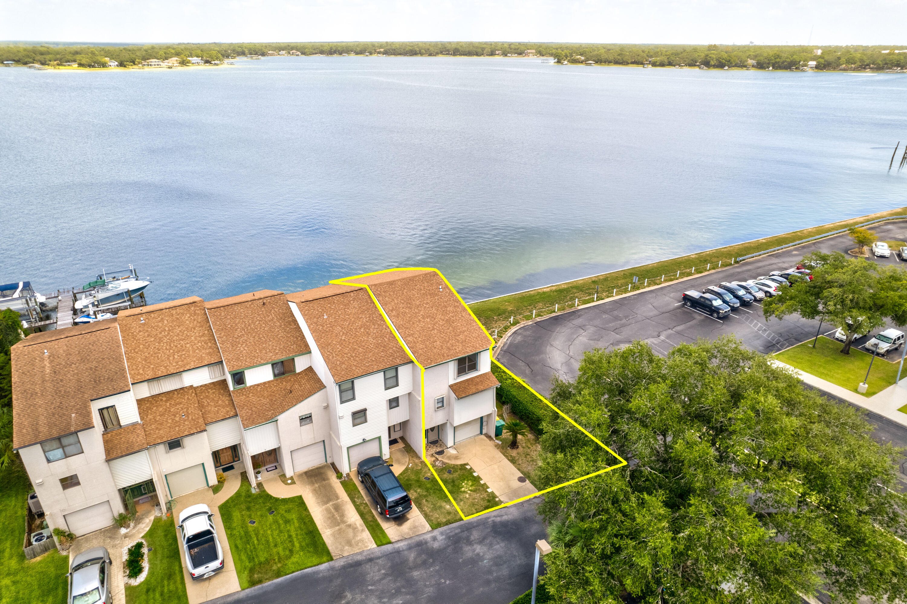 BAYOU PINES T/H - Residential