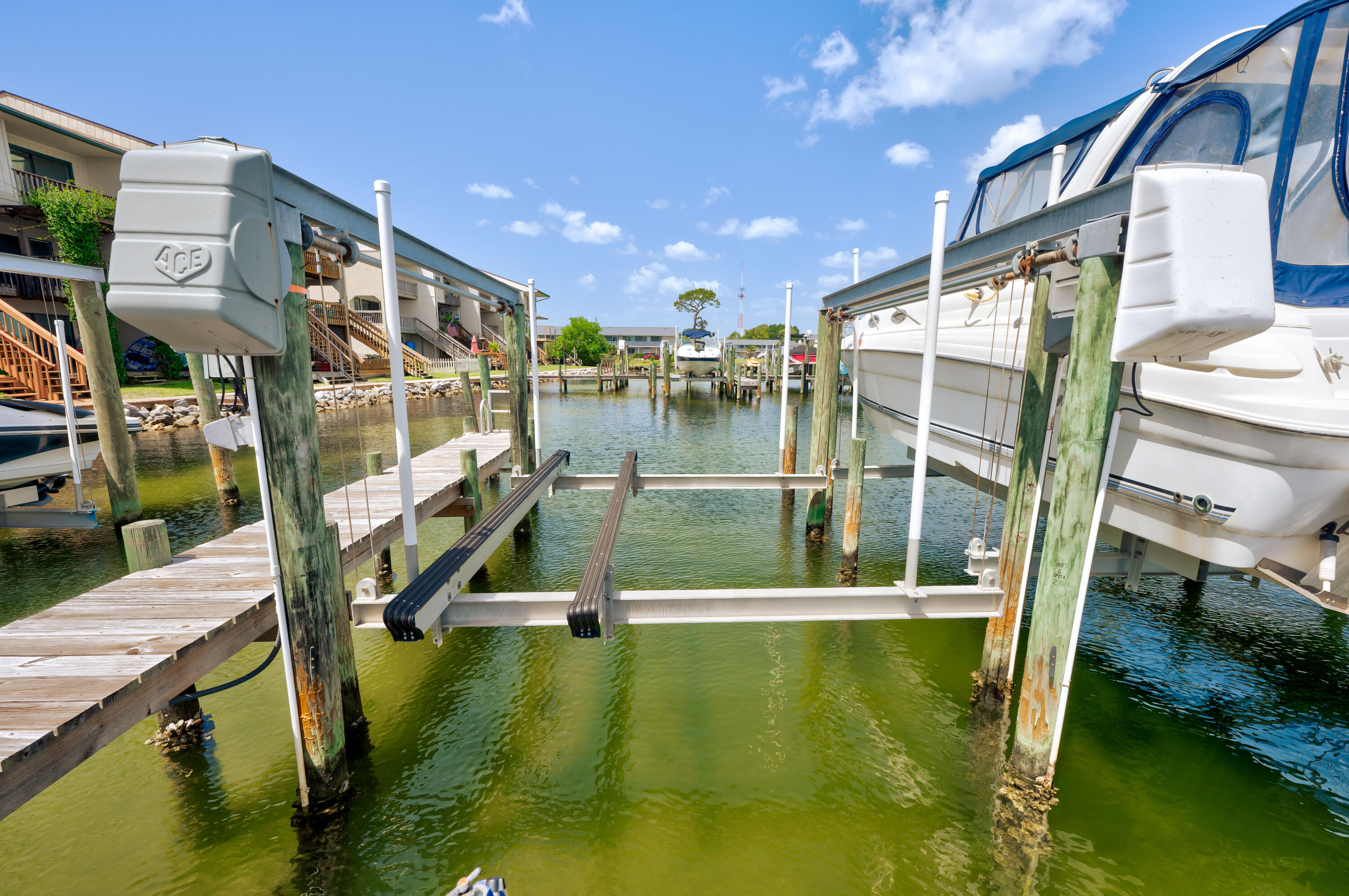 BAYOU PINES T/H - Residential