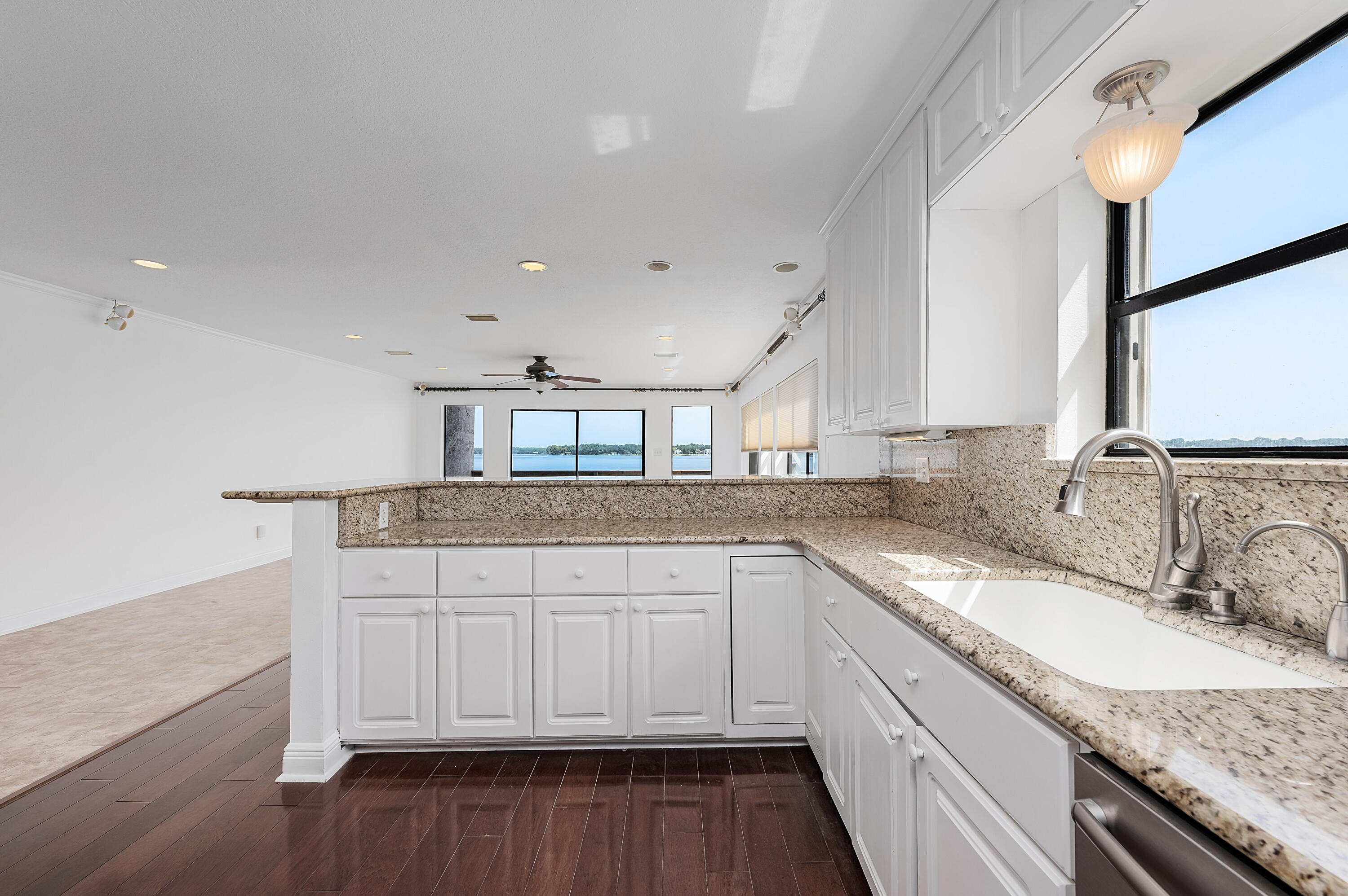 BAYOU PINES T/H - Residential