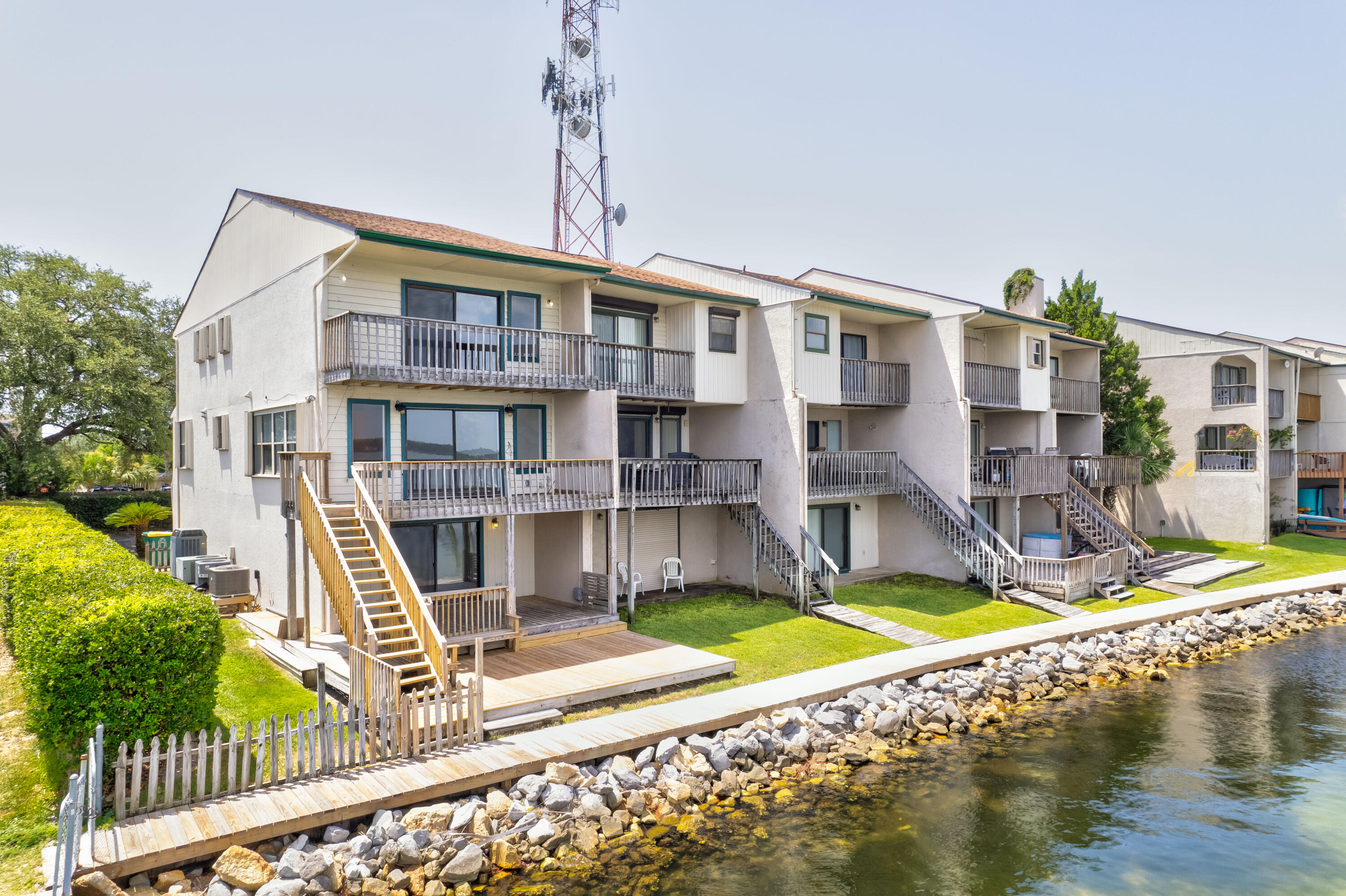 BAYOU PINES T/H - Residential