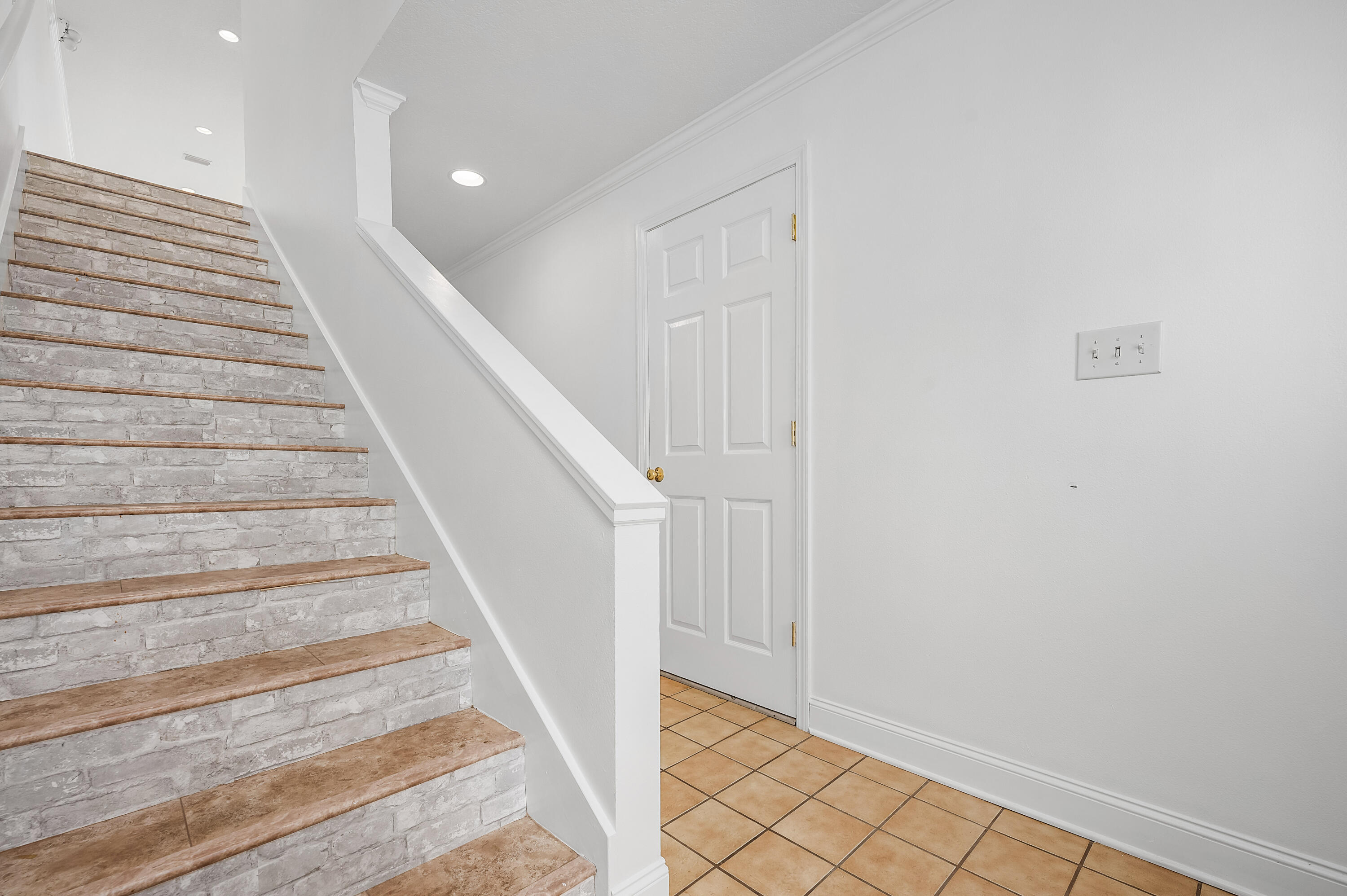 BAYOU PINES T/H - Residential