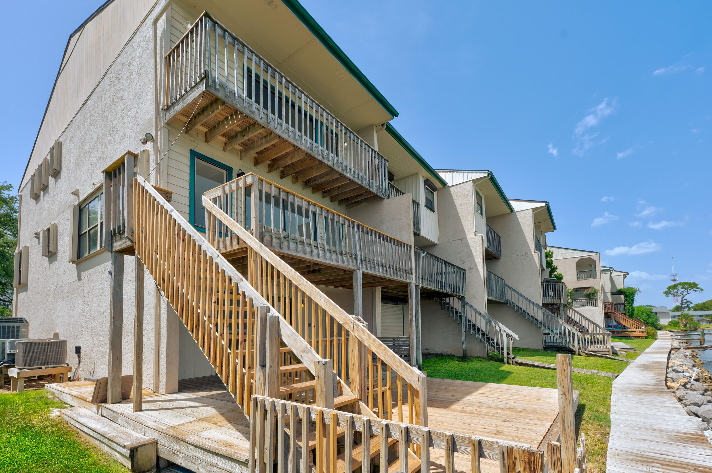 BAYOU PINES T/H - Residential