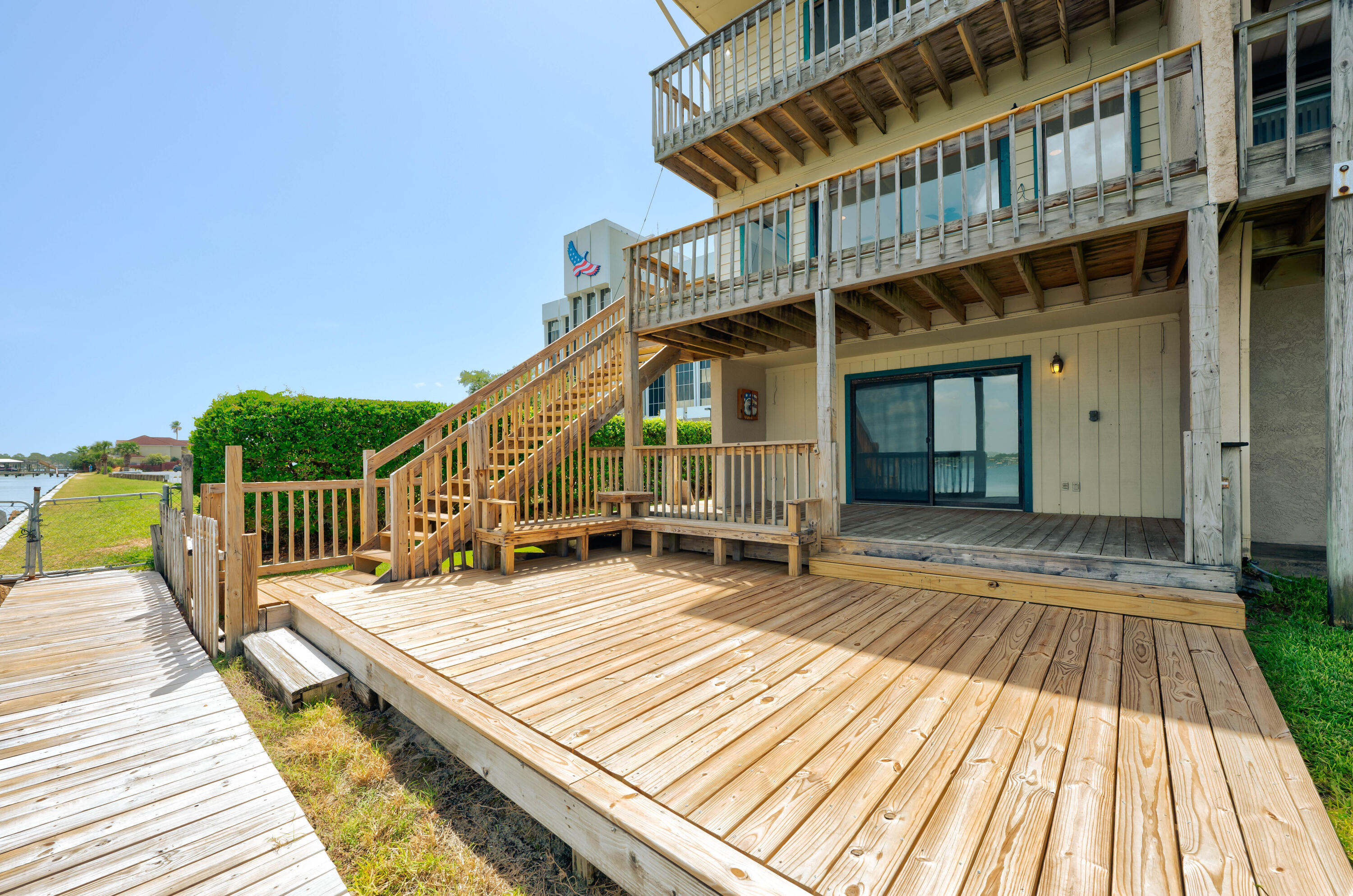 BAYOU PINES T/H - Residential
