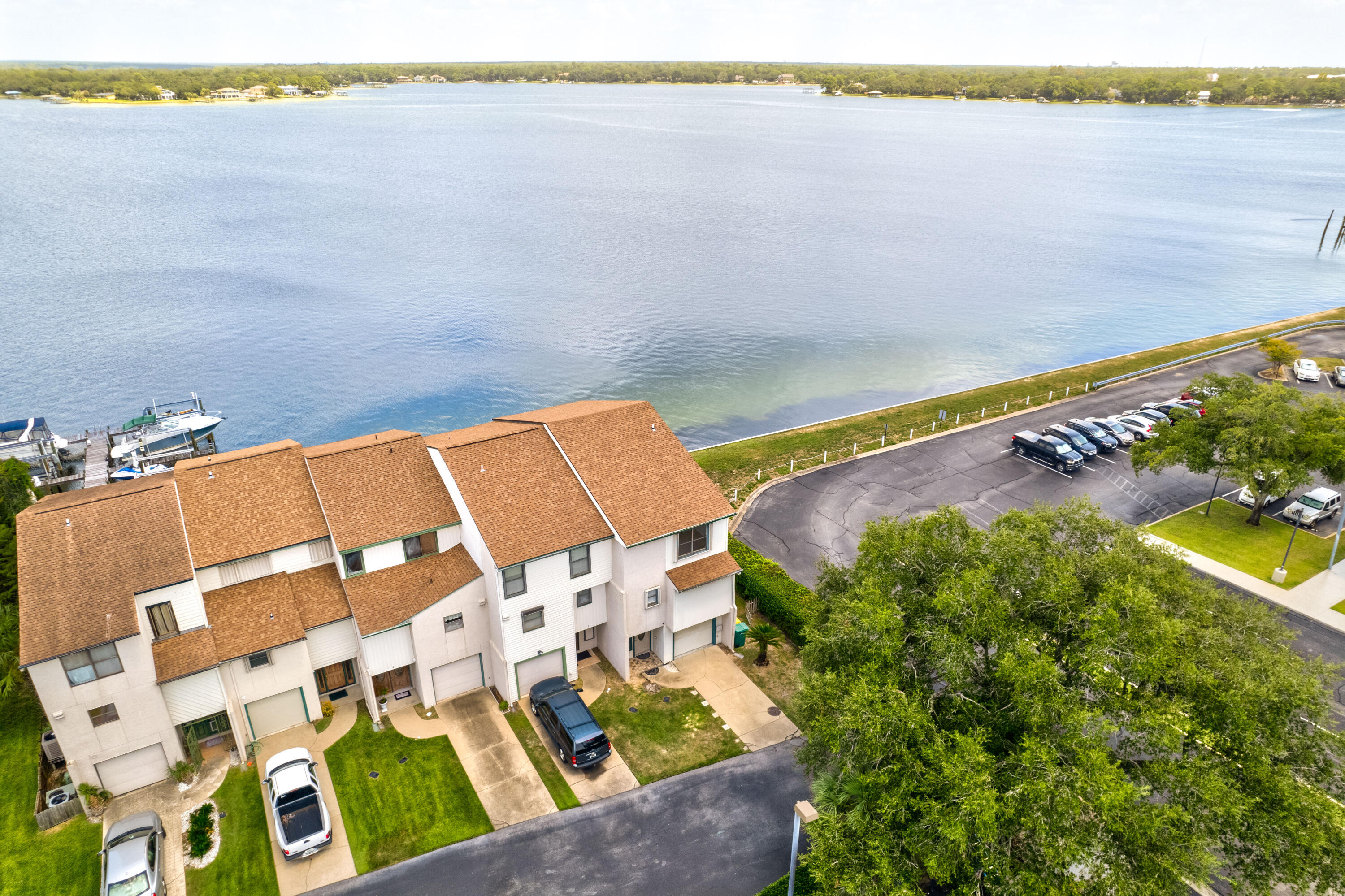 BAYOU PINES T/H - Residential