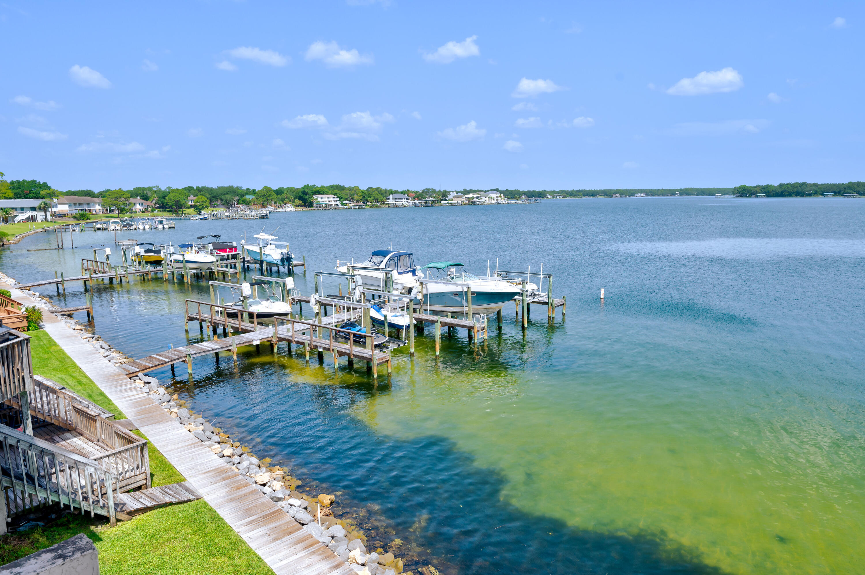 BAYOU PINES T/H - Residential