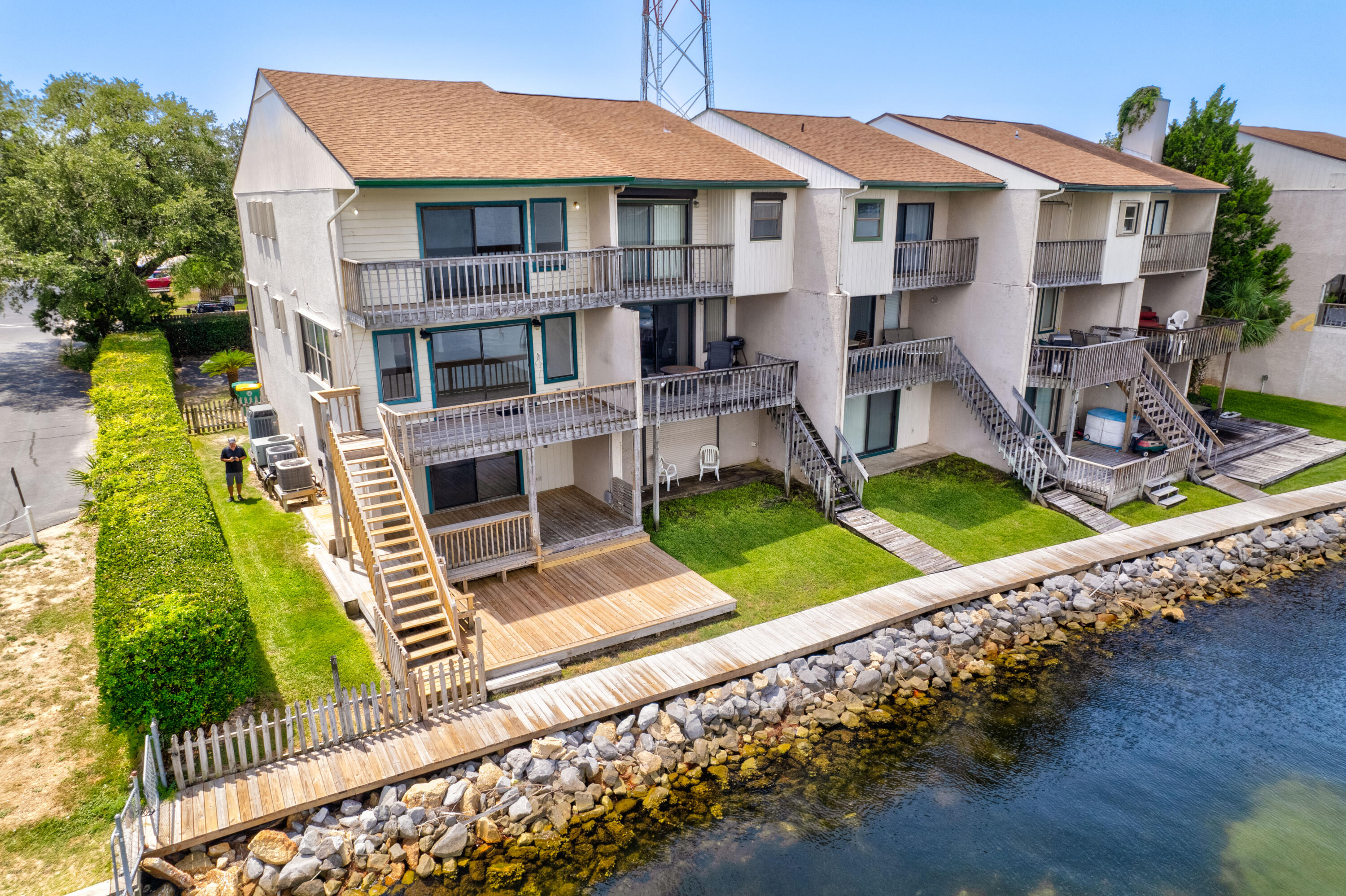BAYOU PINES T/H - Residential