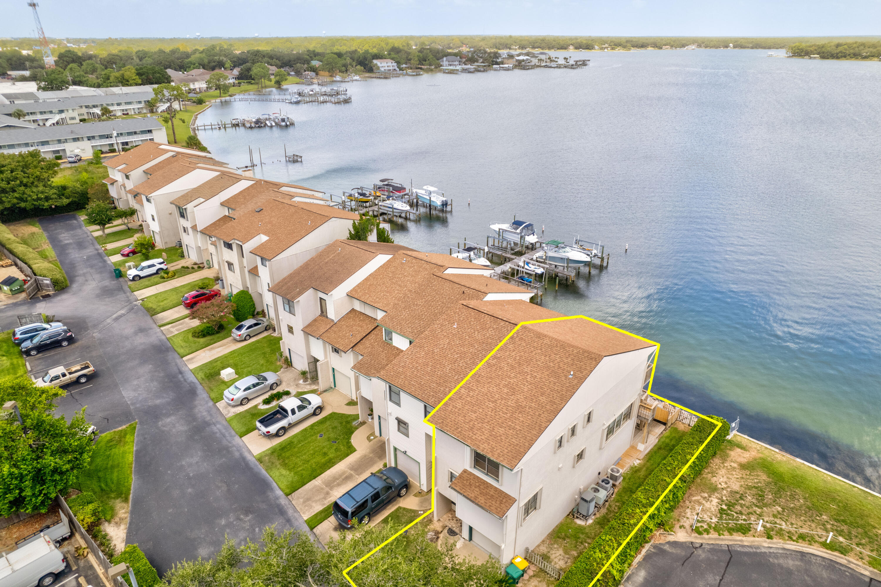 BAYOU PINES T/H - Residential