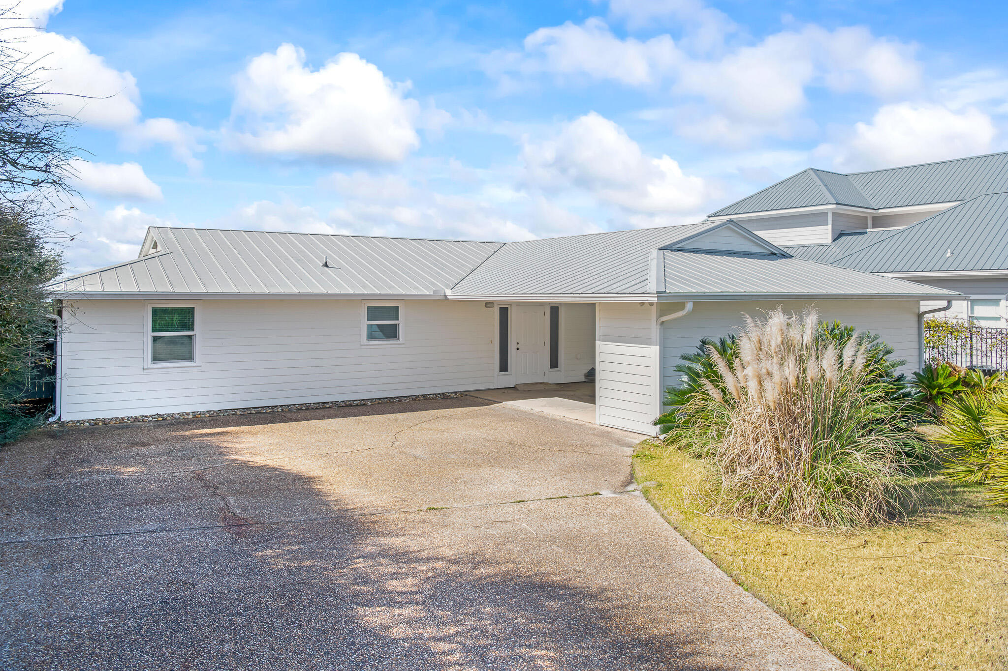 PELICAN POINTE AT CAMP CREEK - Residential