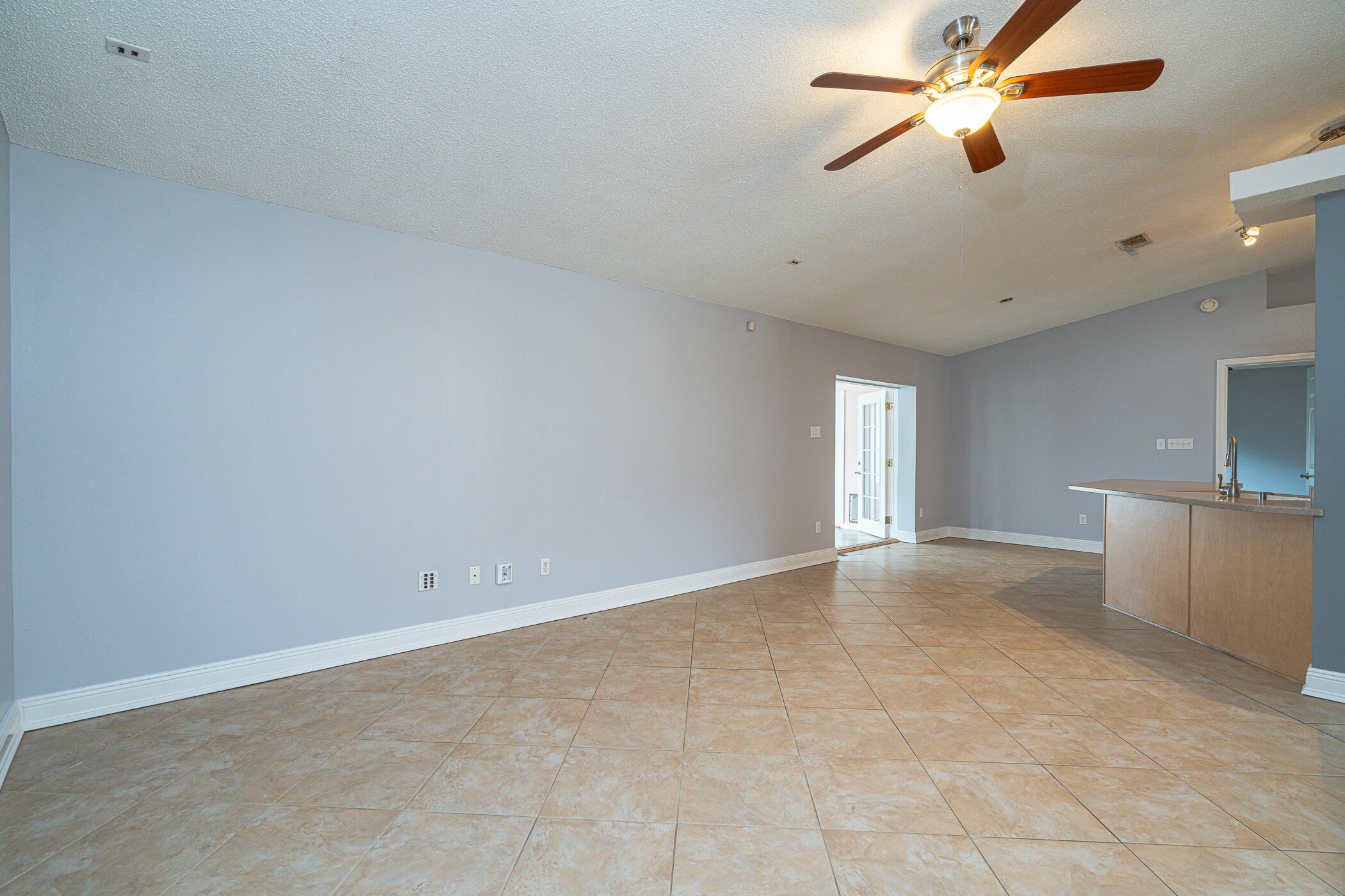 COUNTRY BREEZE ESTATES - Residential