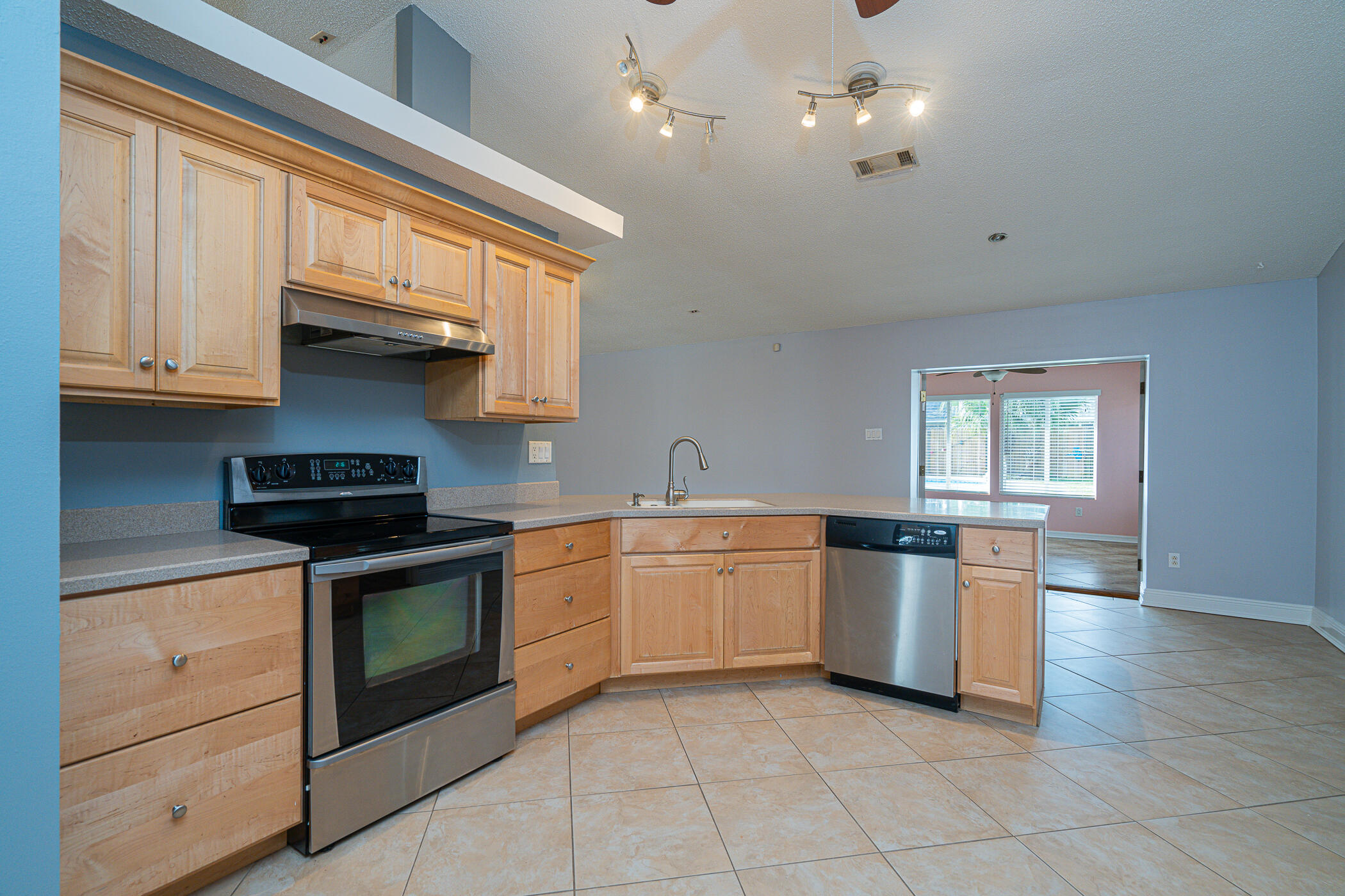 COUNTRY BREEZE ESTATES - Residential