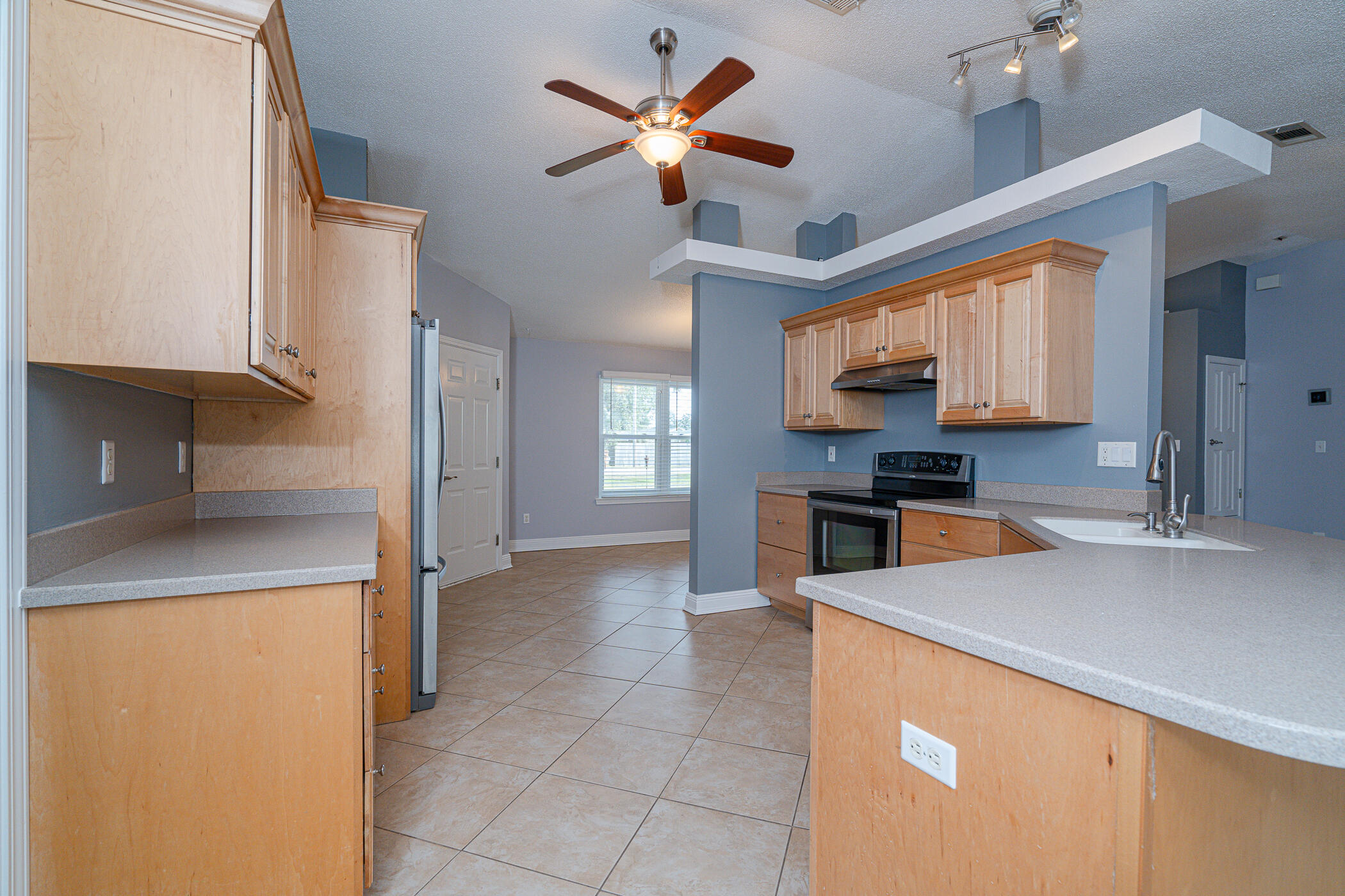 COUNTRY BREEZE ESTATES - Residential