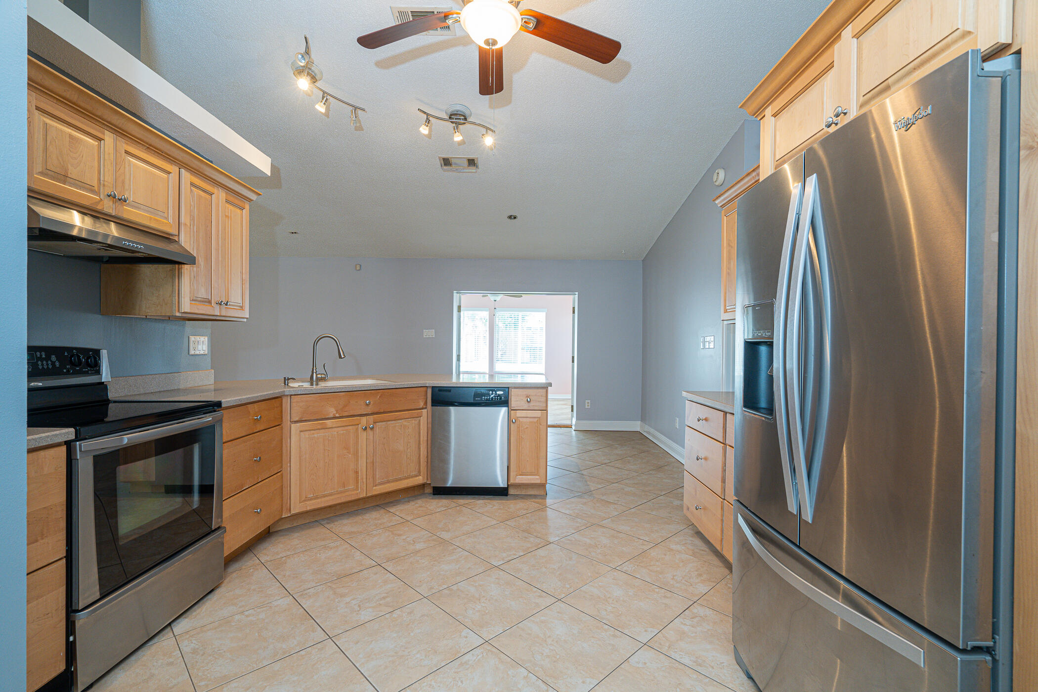 COUNTRY BREEZE ESTATES - Residential