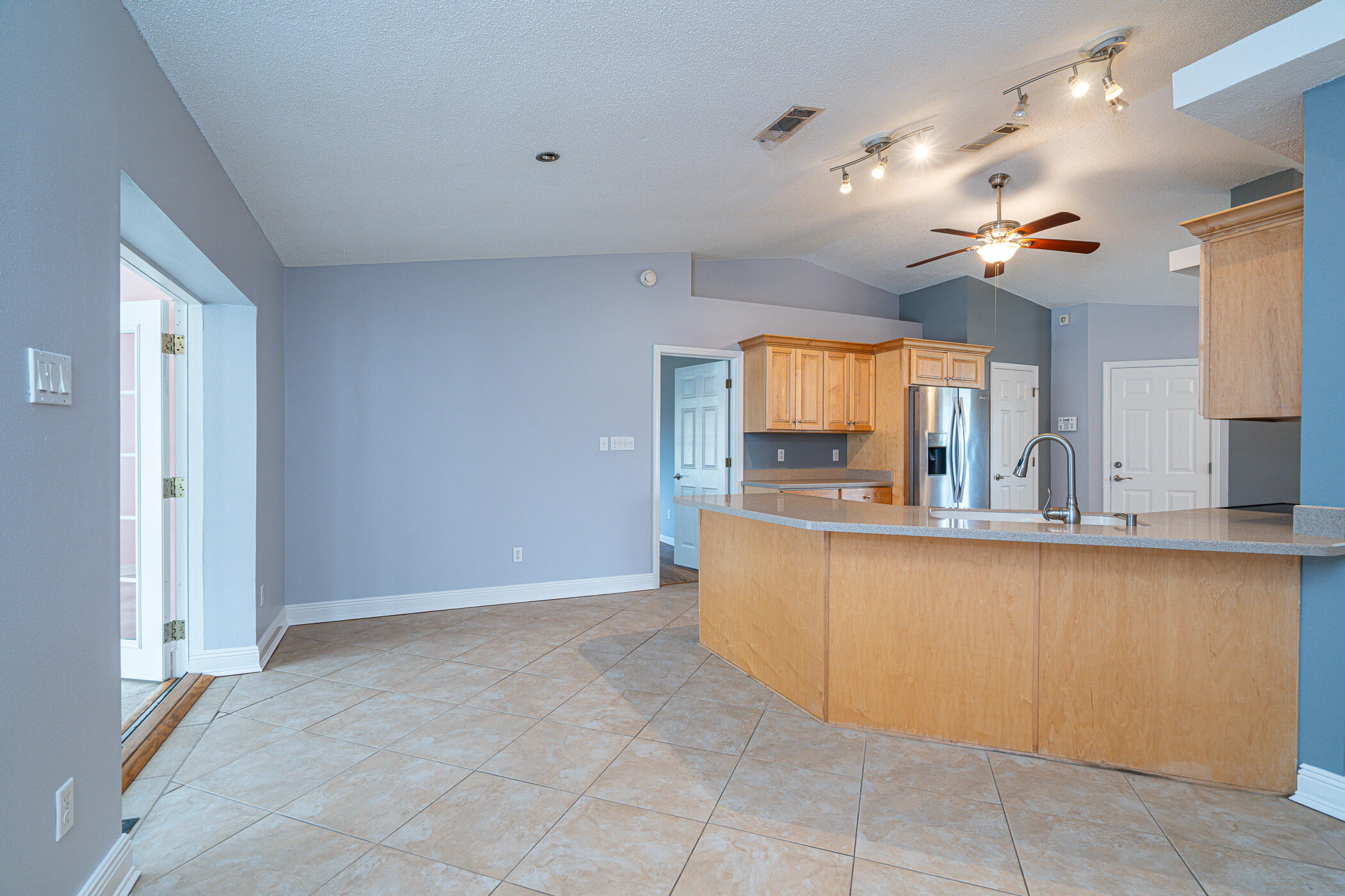 COUNTRY BREEZE ESTATES - Residential