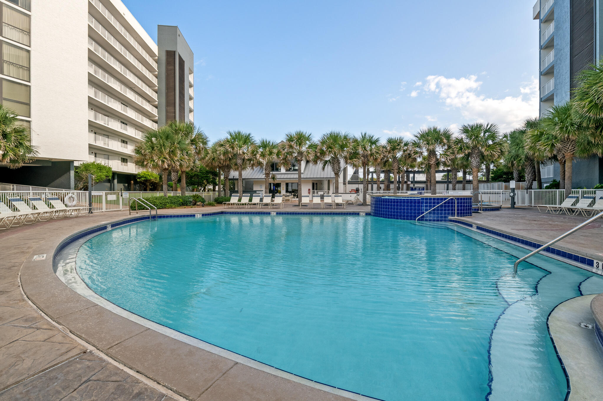 MAINSAIL CONDO PH 3 - Residential