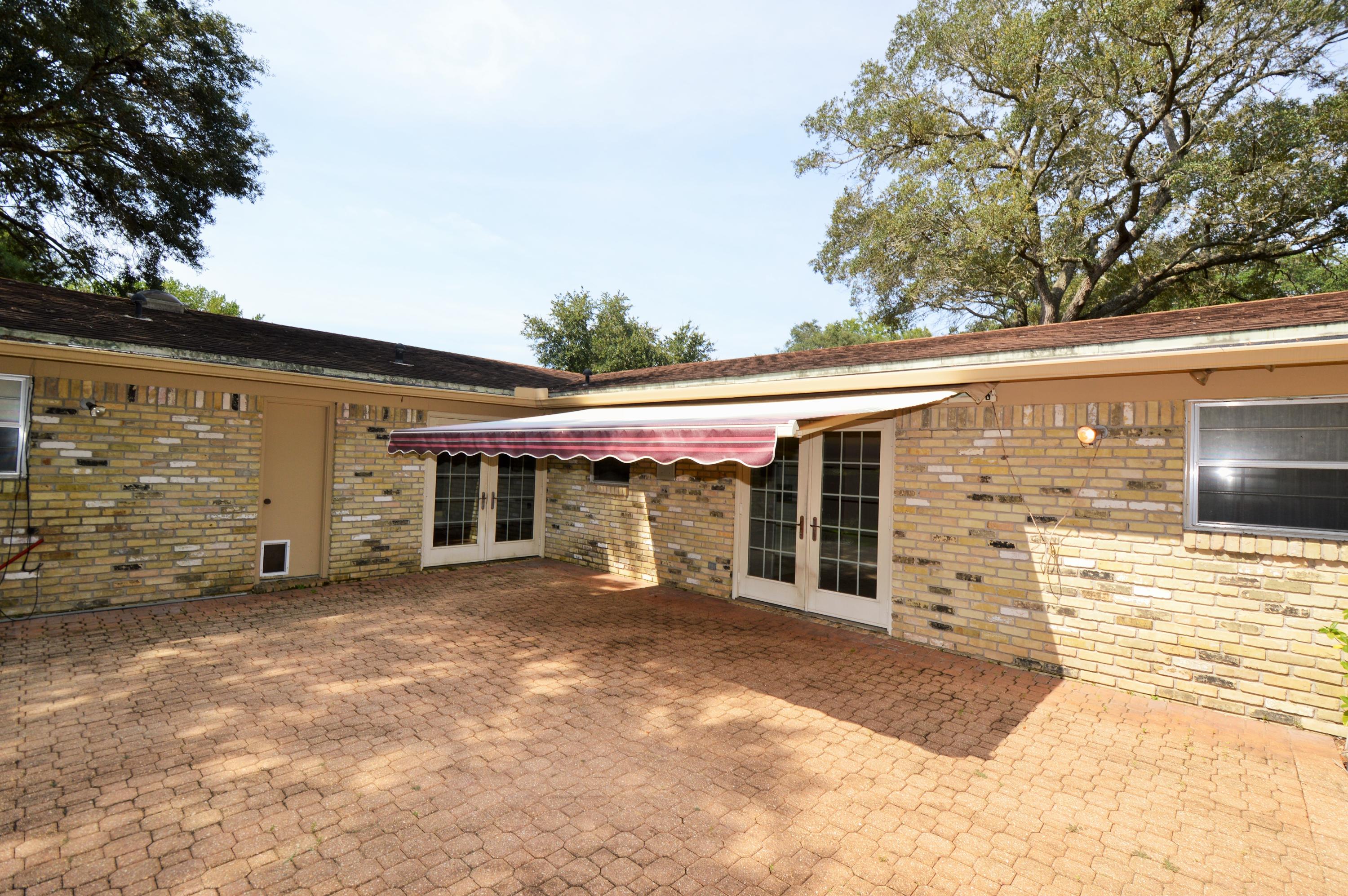 COUNTRY CLUB ESTATES 1ST ADDN - Residential