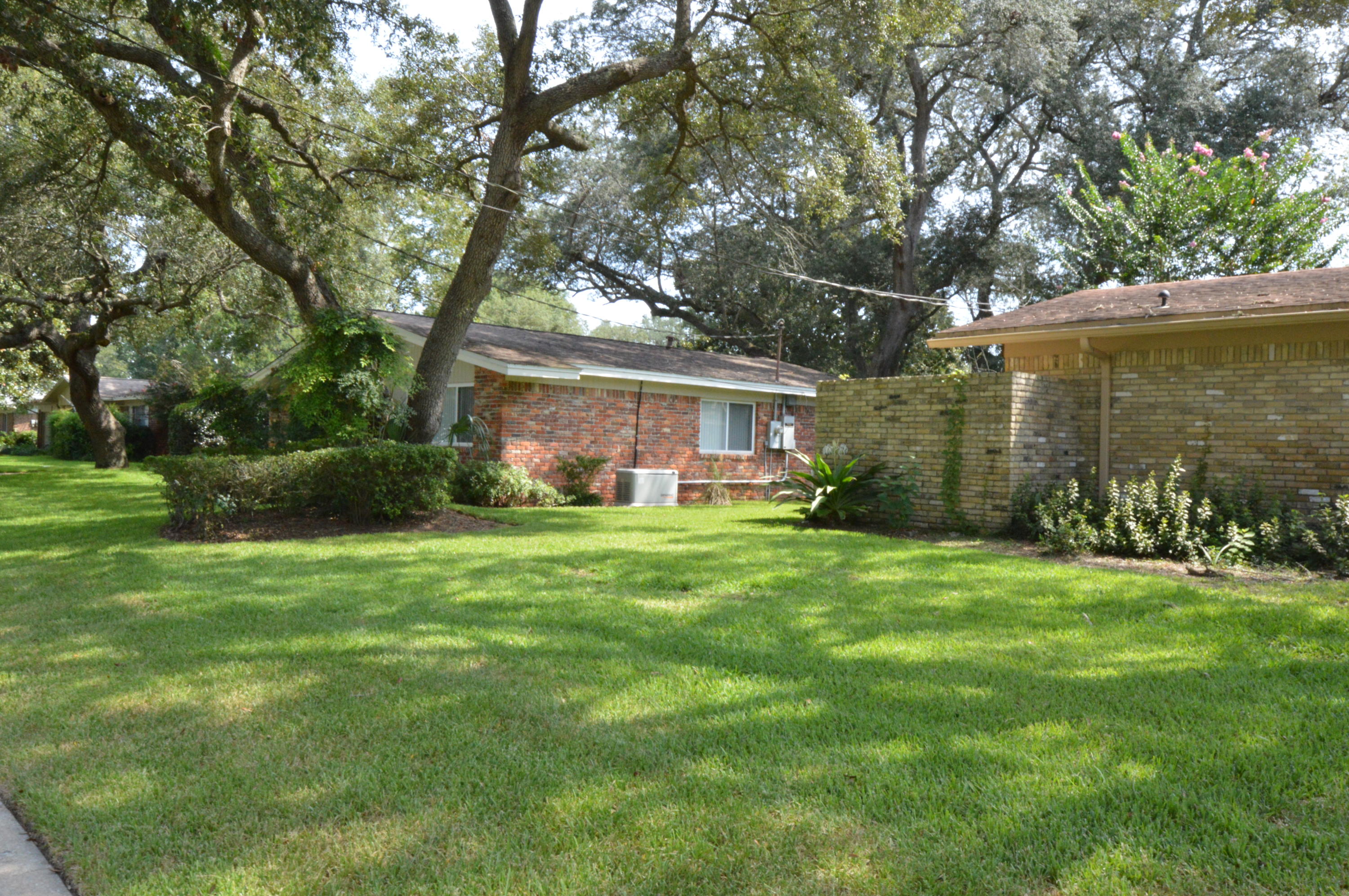 COUNTRY CLUB ESTATES 1ST ADDN - Residential