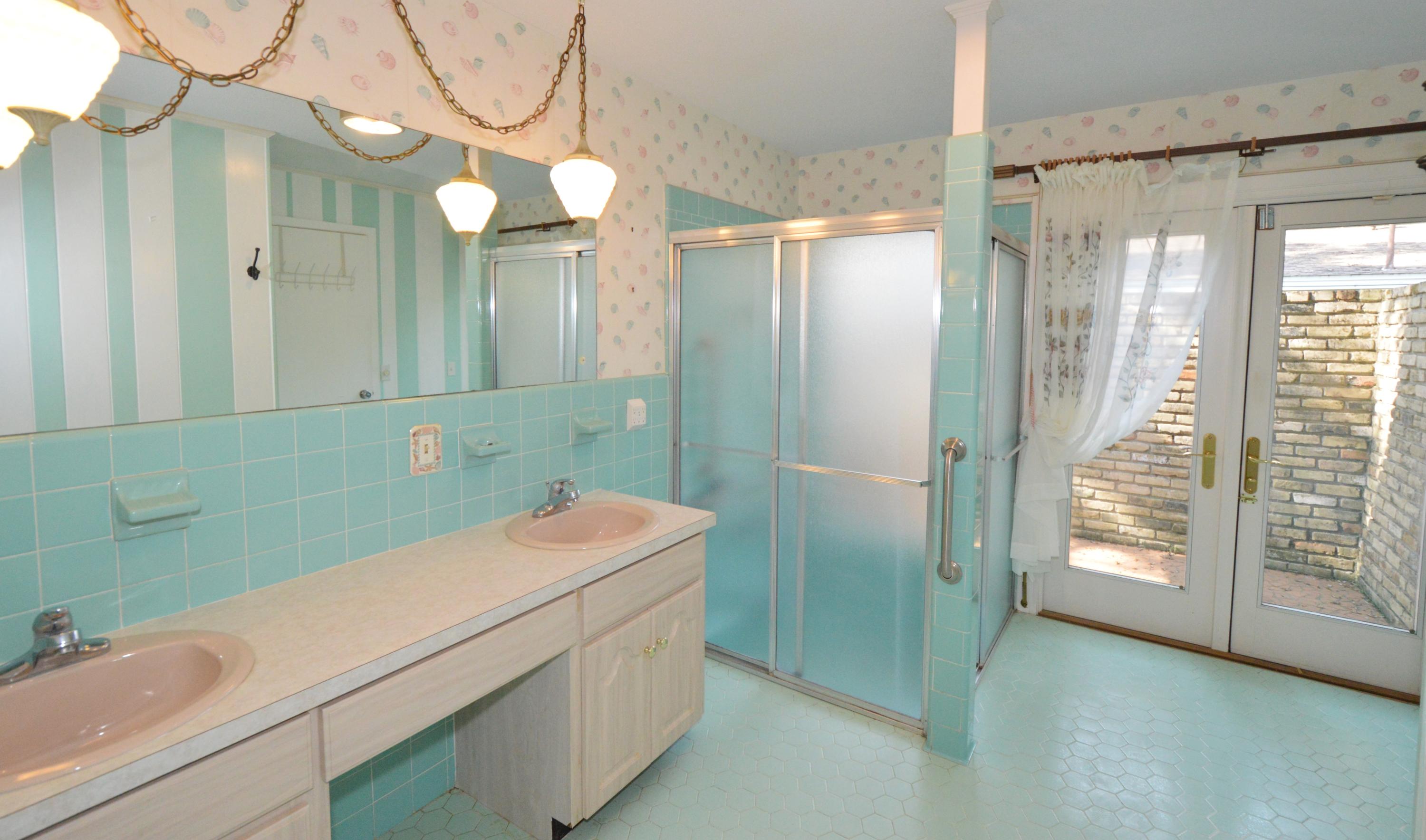 COUNTRY CLUB ESTATES 1ST ADDN - Residential