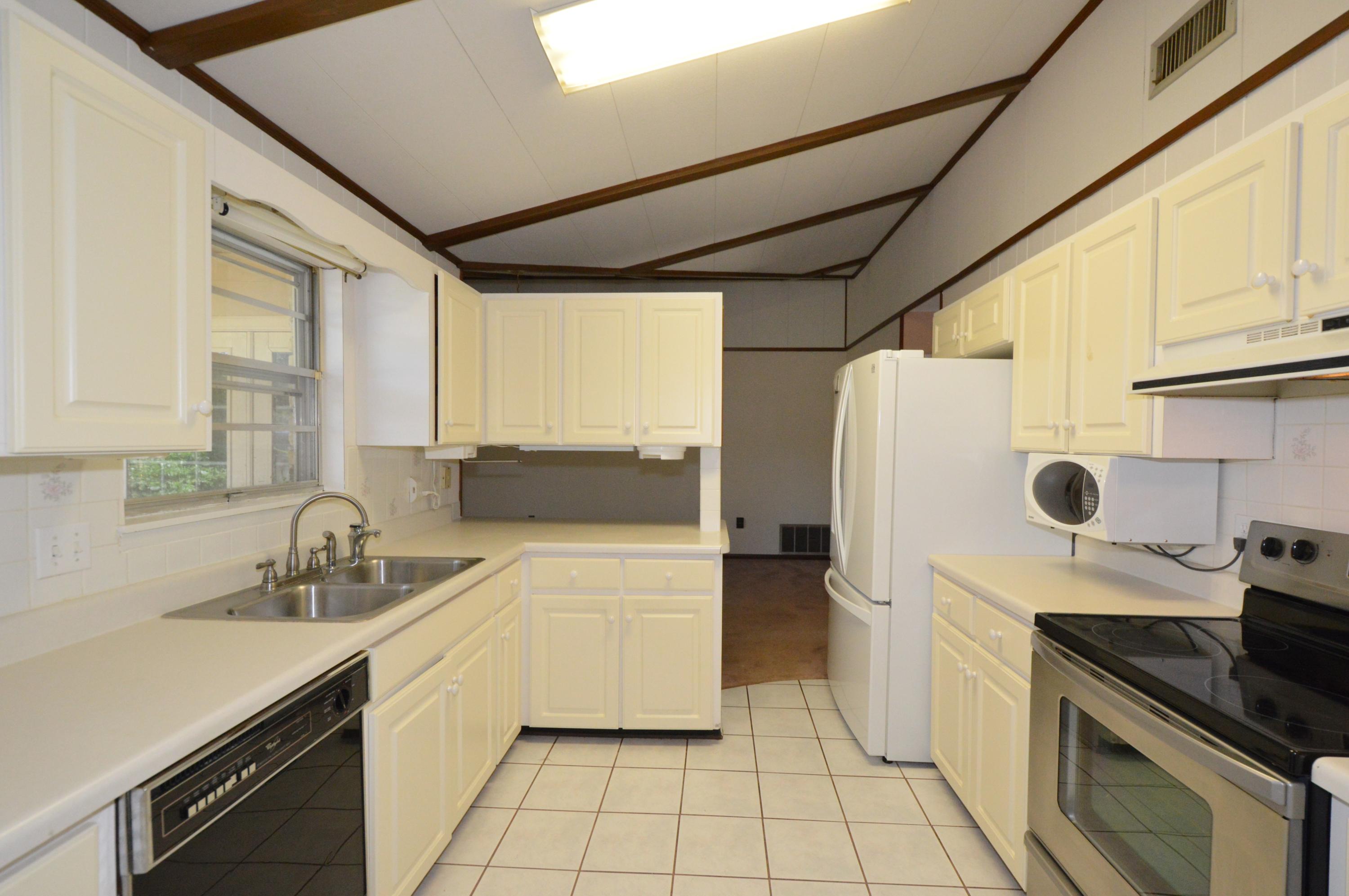 COUNTRY CLUB ESTATES 1ST ADDN - Residential