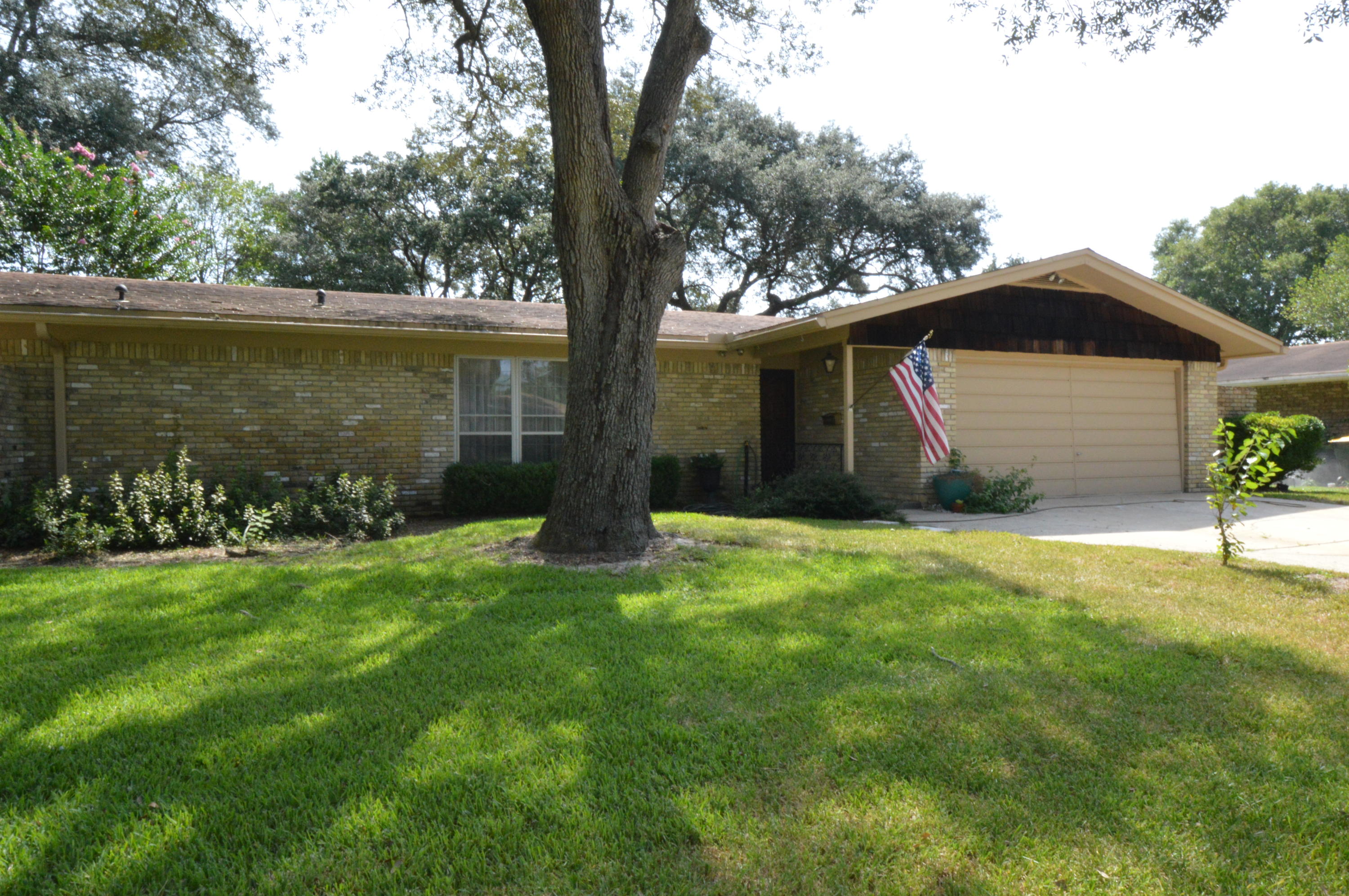 COUNTRY CLUB ESTATES 1ST ADDN - Residential