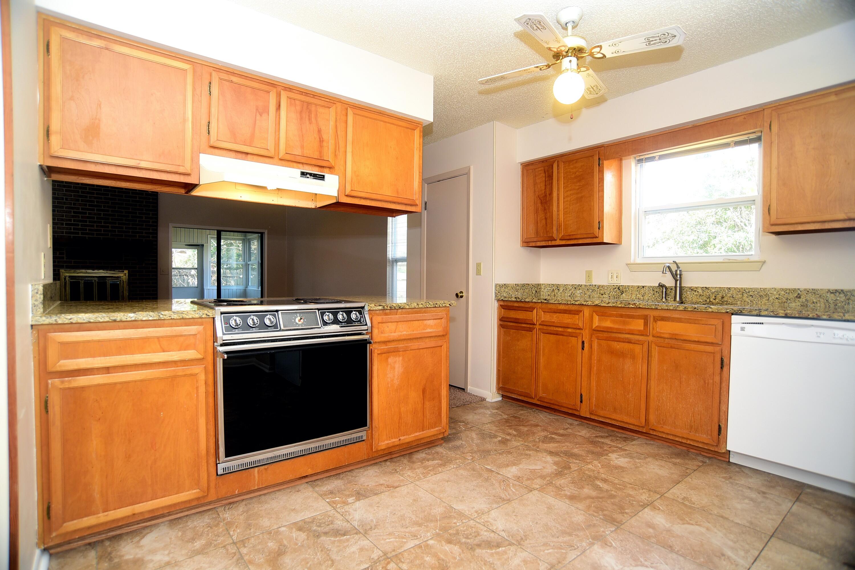 PORT DIXIE - Residential Lease