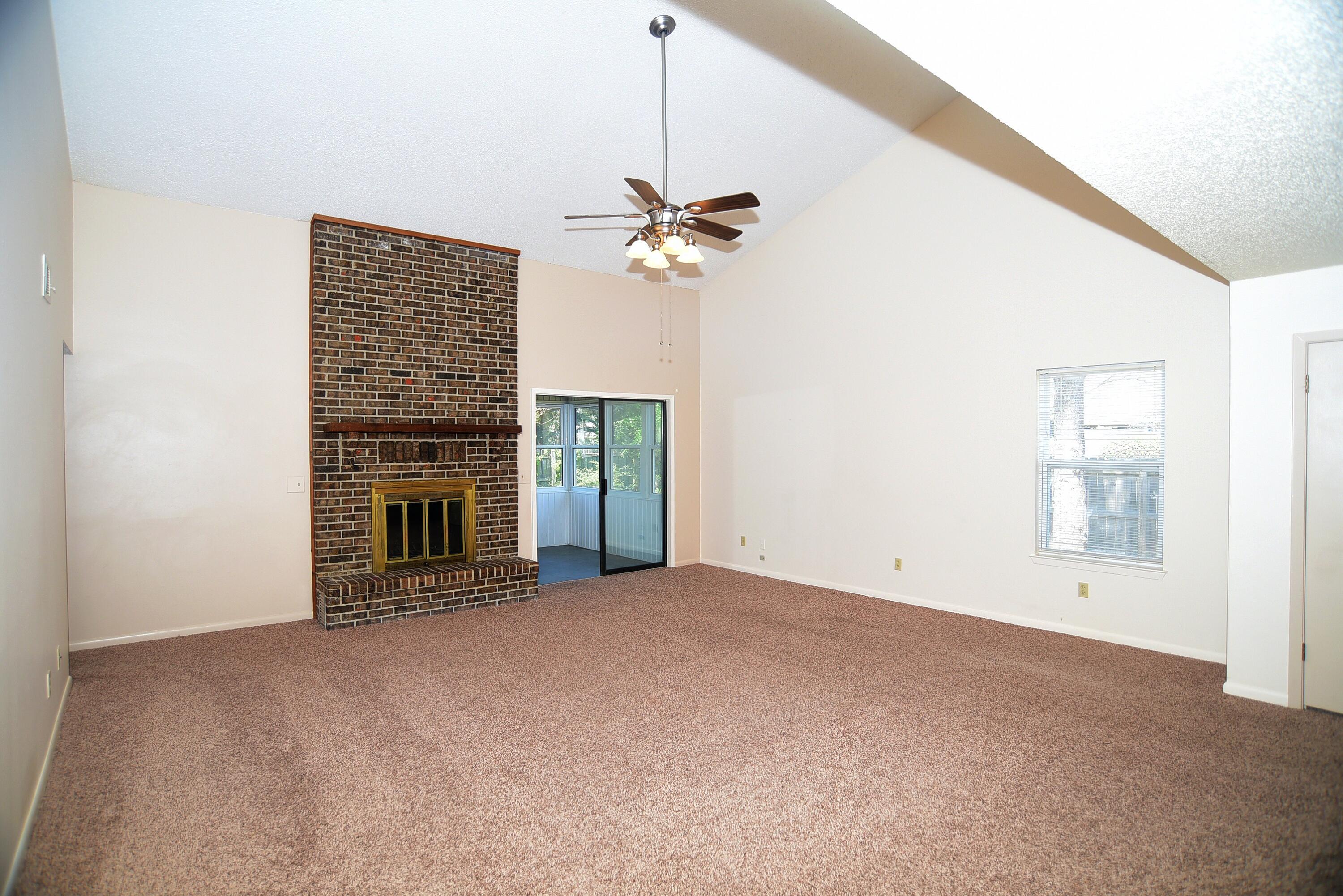 PORT DIXIE - Residential Lease