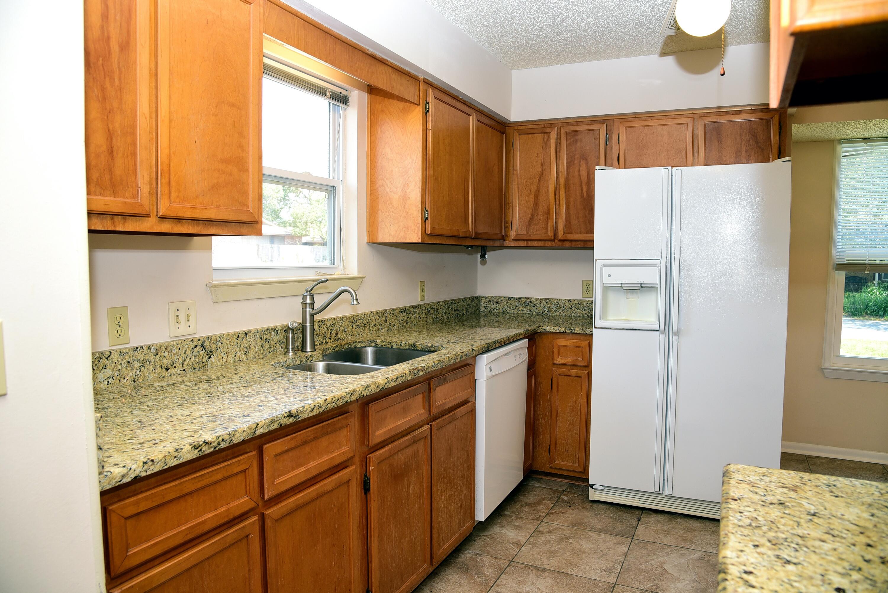 PORT DIXIE - Residential Lease